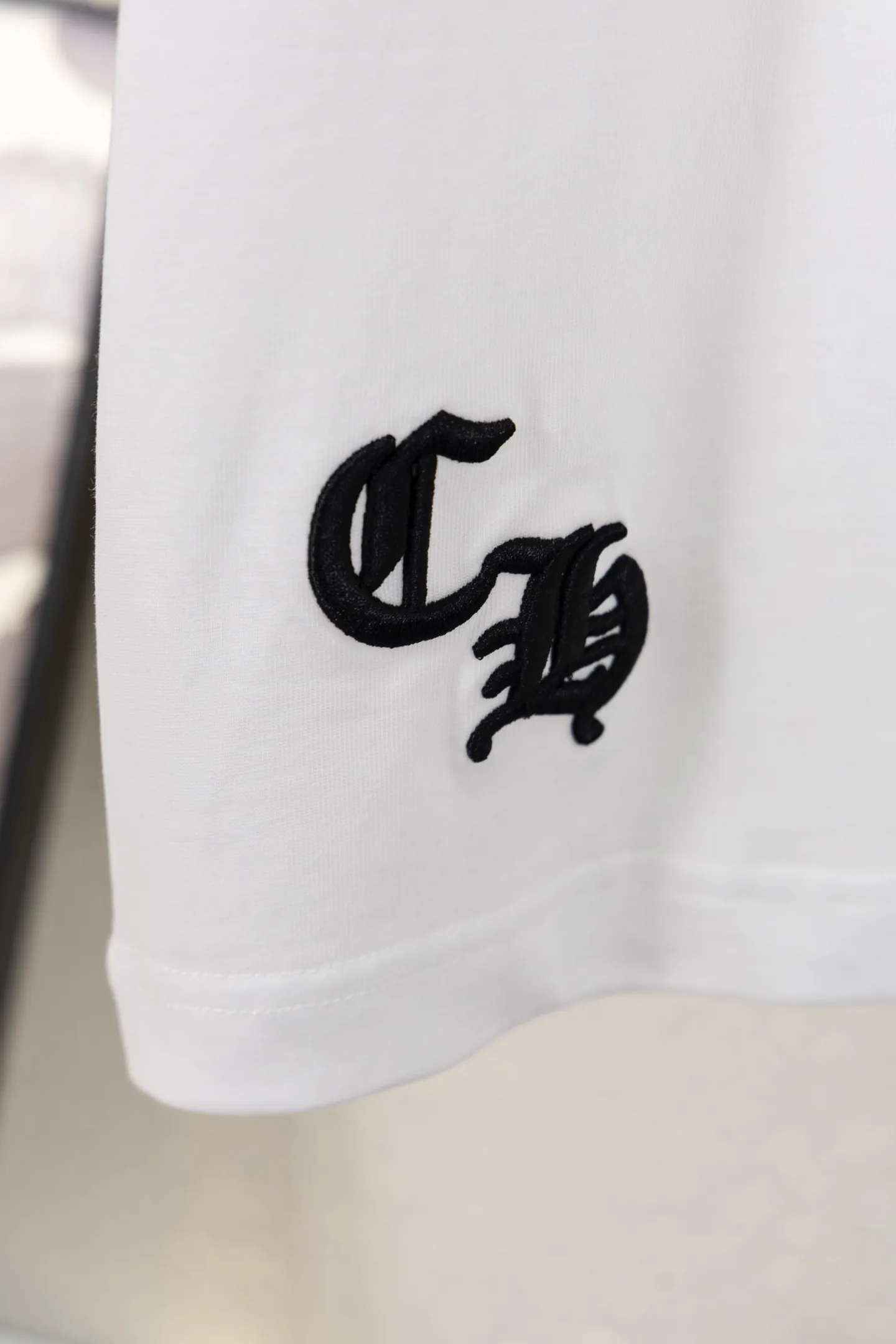 Cross Patch Embroidered Cotton T-Shirt D13312607 — view 6