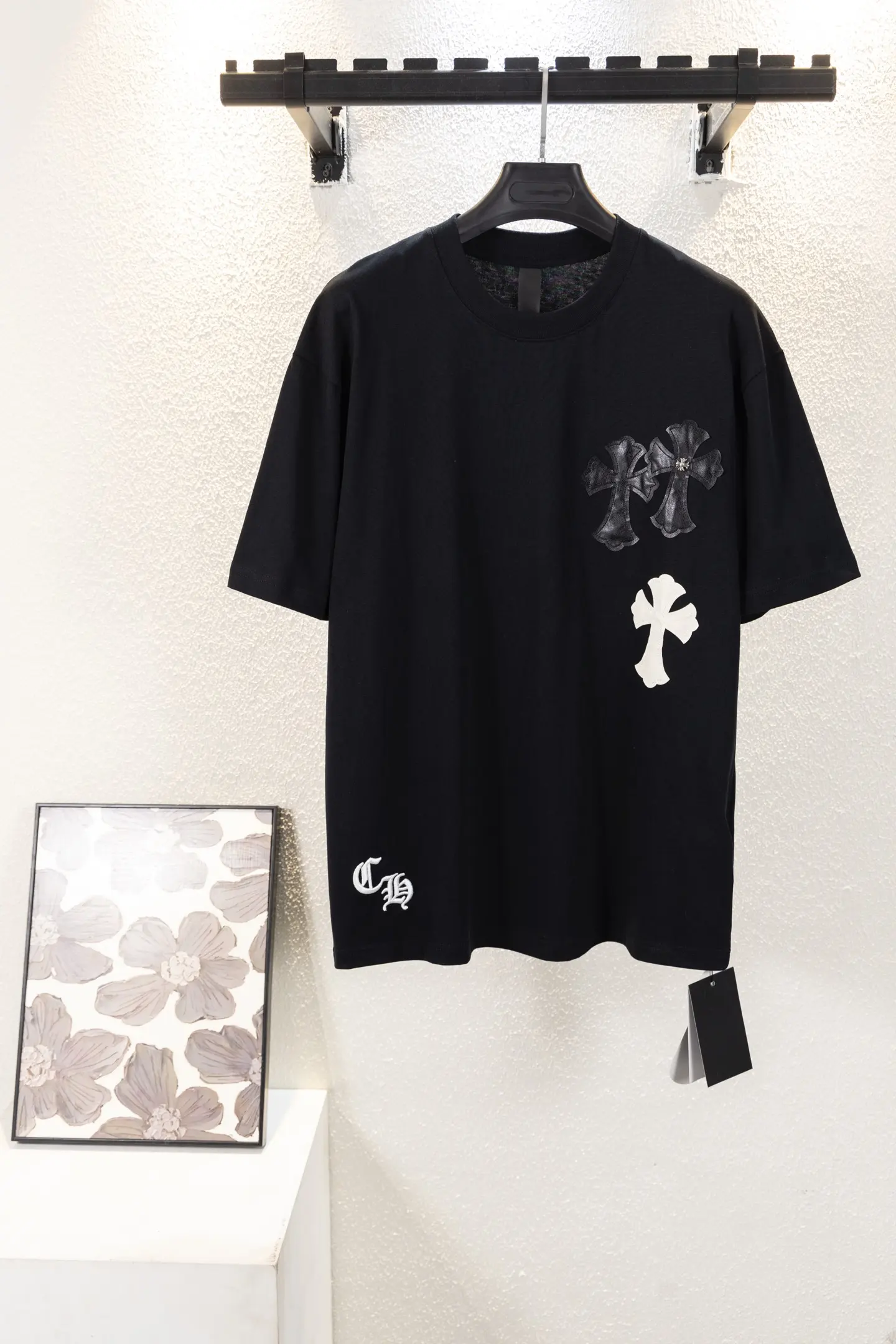 Leather Cross Patch Embroidered T-Shirt D13312608