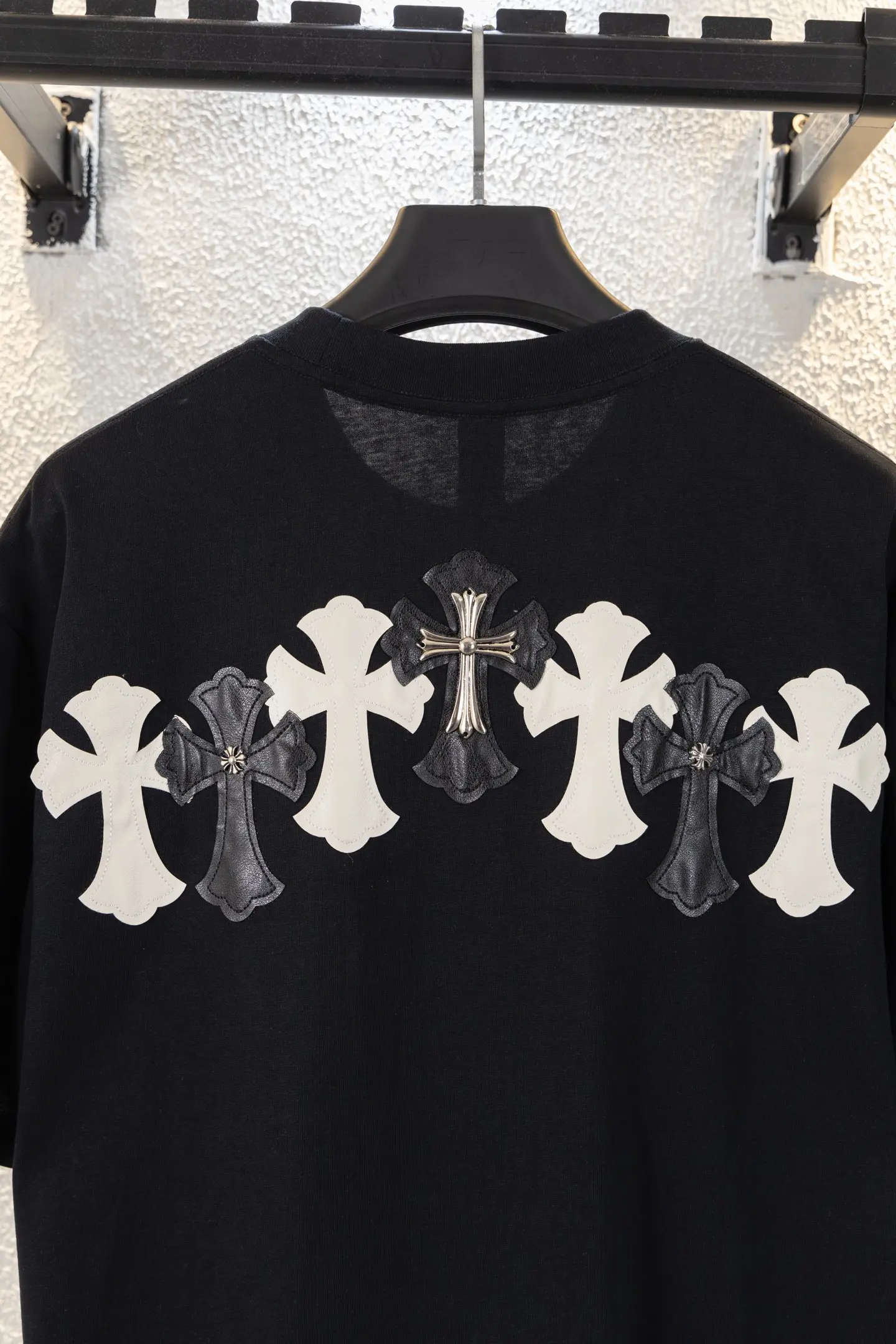 Leather Cross Patch Embroidered T-Shirt D13312608 — view 5