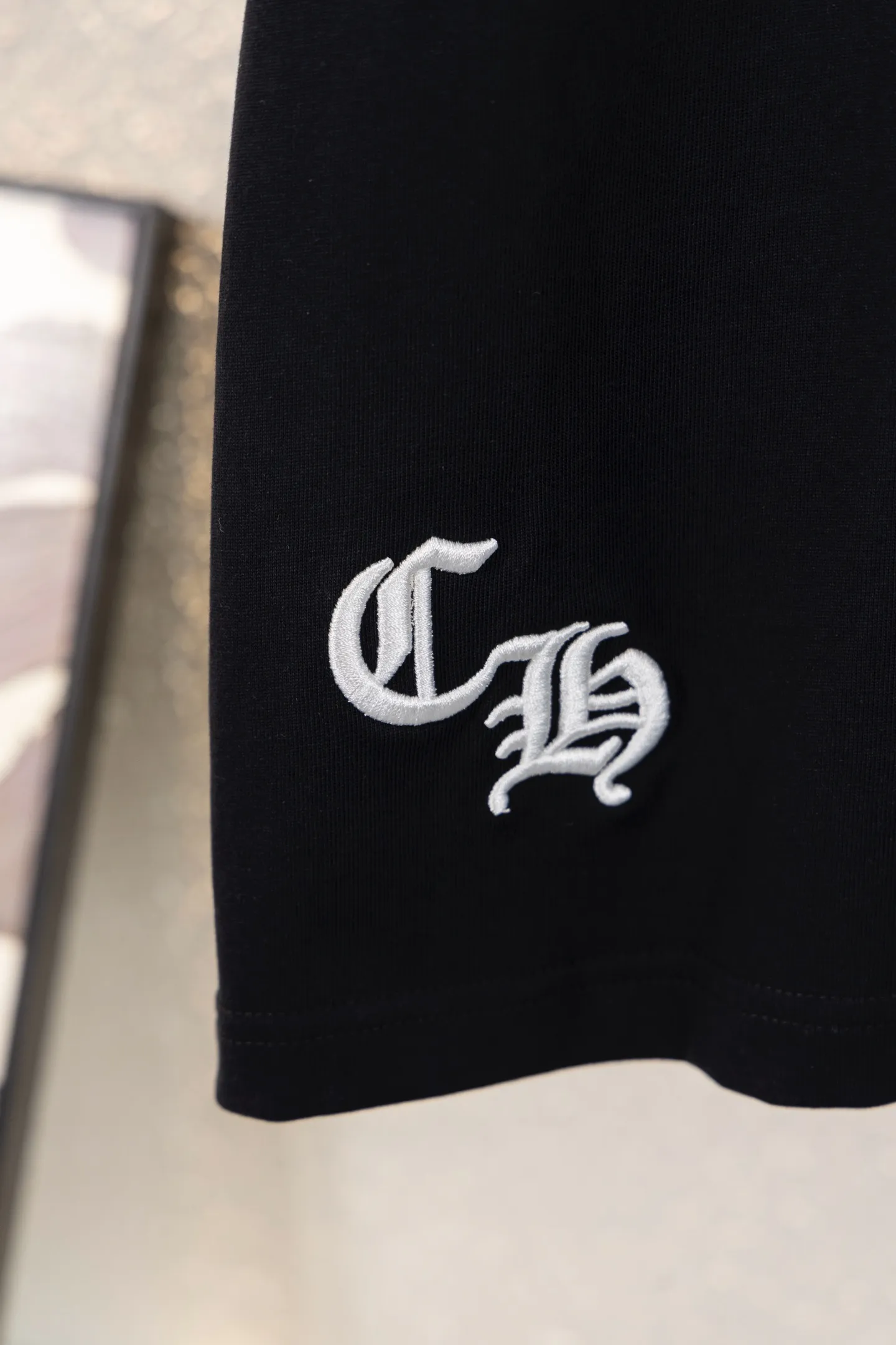 Leather Cross Patch Embroidered T-Shirt D13312608 — view 7