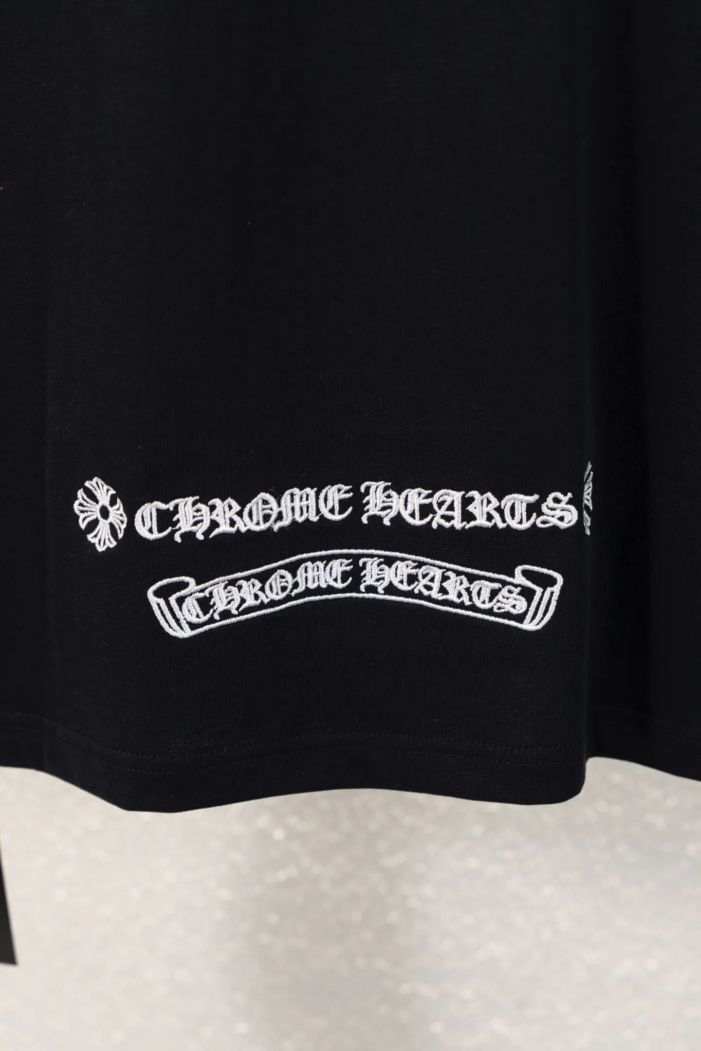 Leather Cross Patch Embroidered T-Shirt D13312608 — view 9