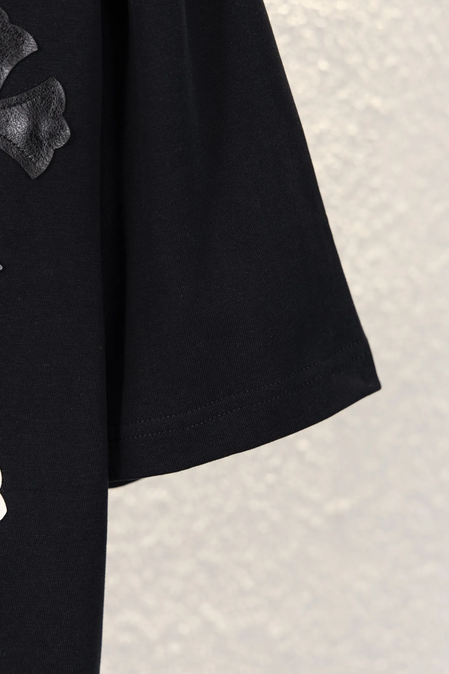 Leather Cross Patch Embroidered T-Shirt D13312608 — view 10