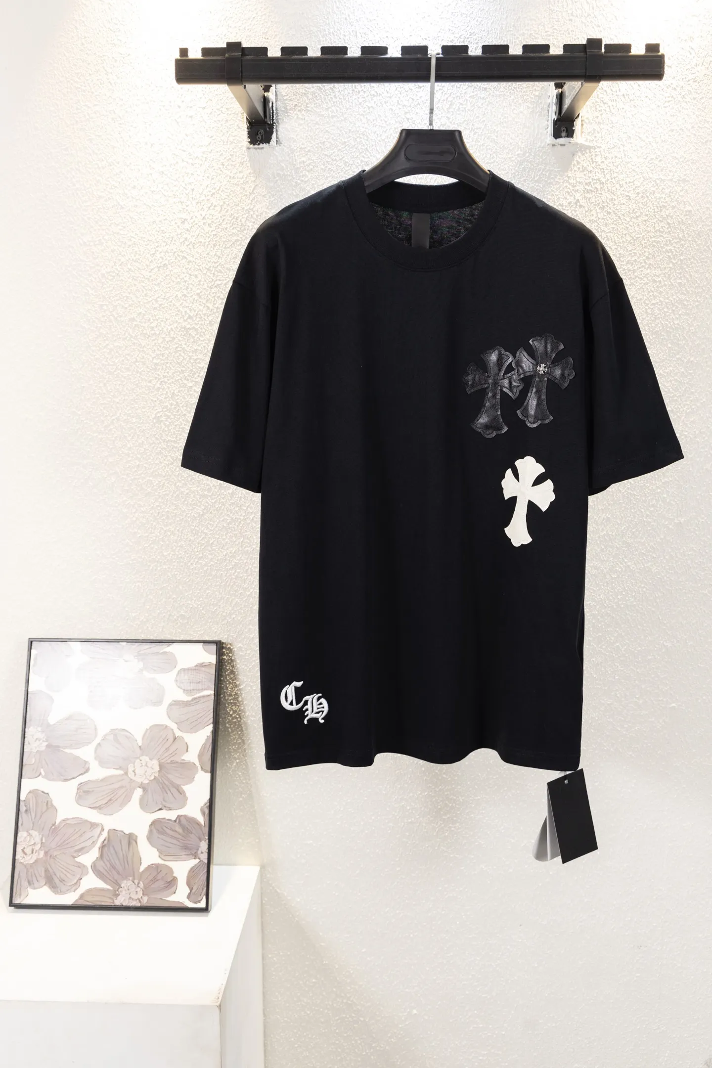 Leather Cross Patch Embroidered T-Shirt D13311561