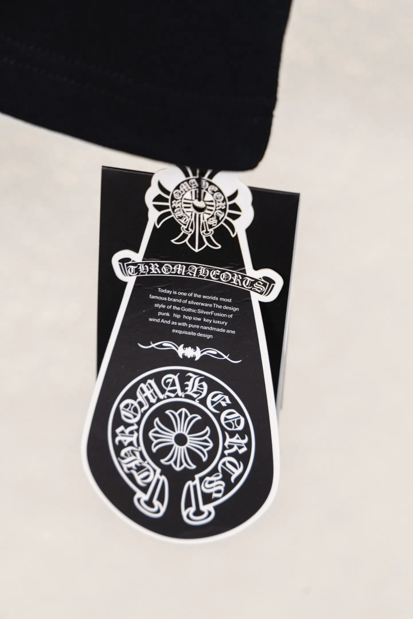 Leather Cross Patch Embroidered T-Shirt D13311561 — view 12