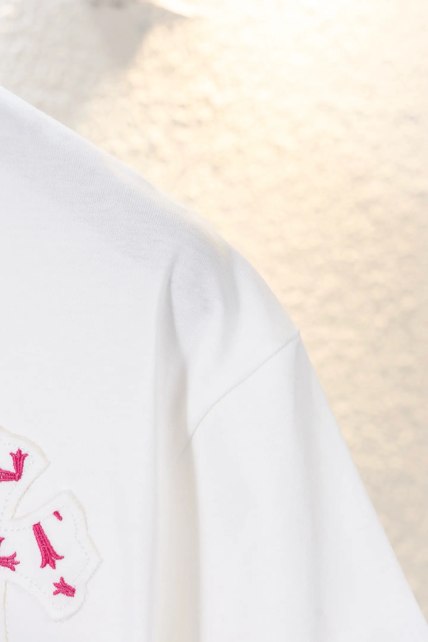 Cross Patch Embroidered Cotton T-Shirt D14011552 — view 6