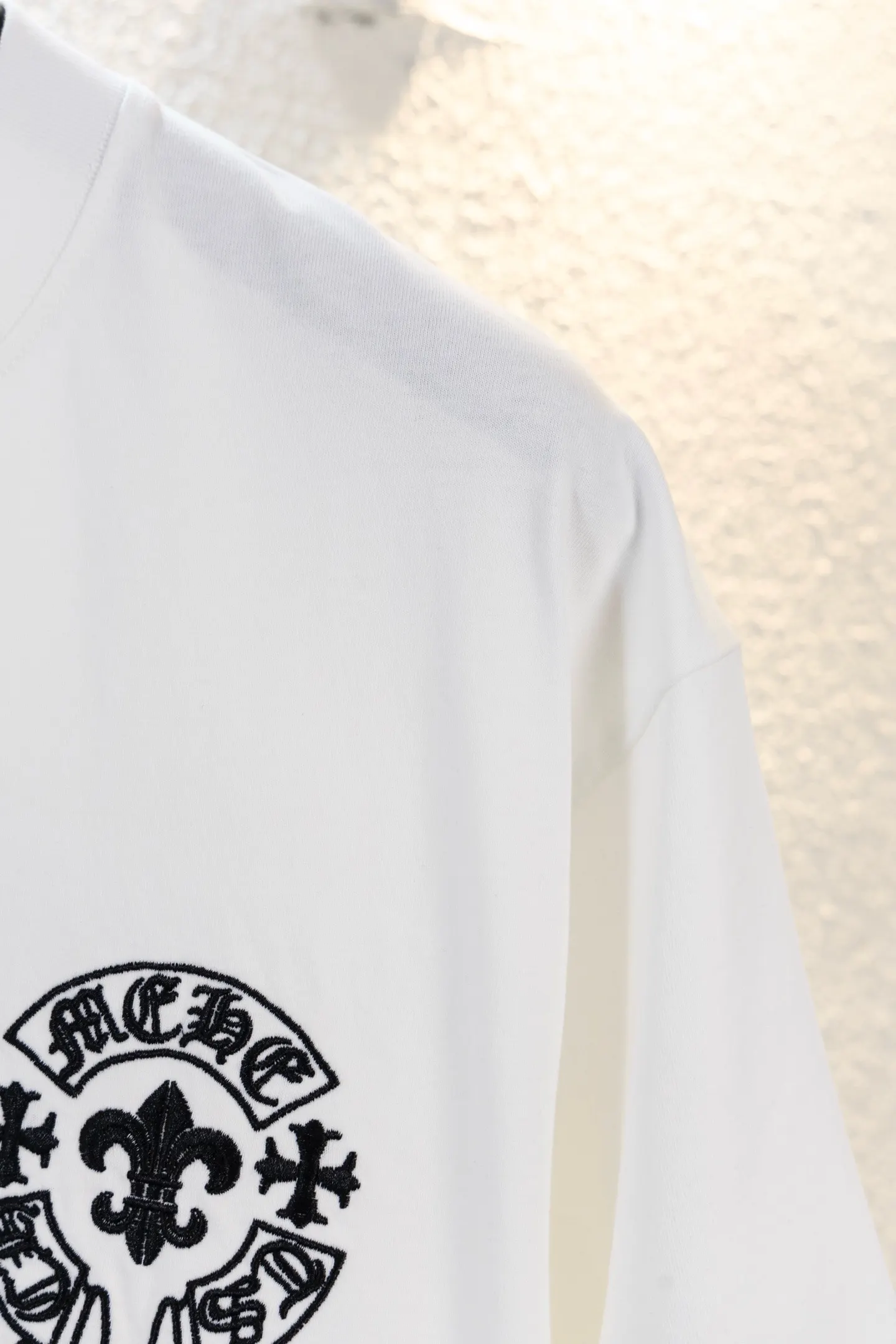 Embroidered Horseshoe Cross Oversized T-Shirt D14511550 — view 9
