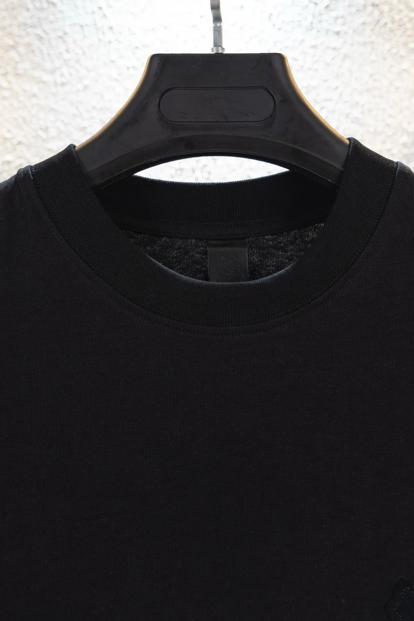Leather Patch Cross Crew-Neck T-Shirt D14511548 — view 3