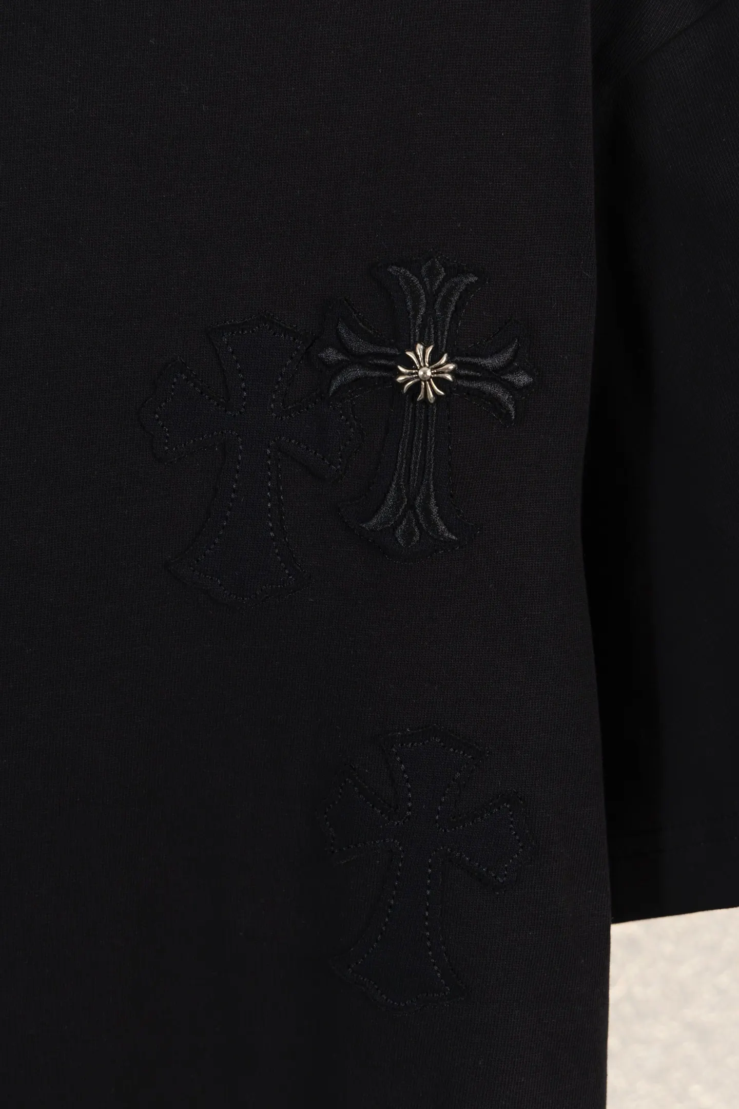 Leather Patch Cross Crew-Neck T-Shirt D14511548 — view 5