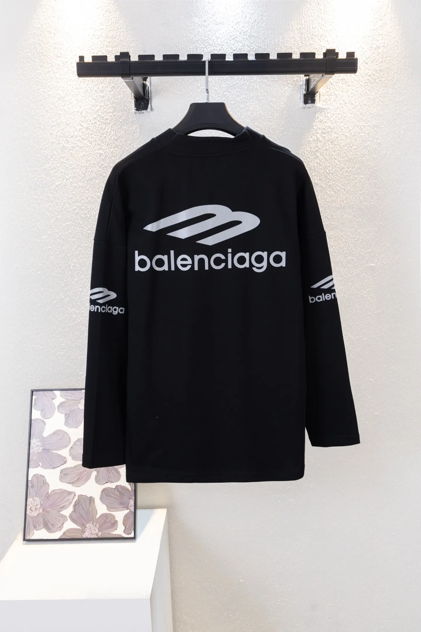 Skiwear Logo-Print V-Neck Long-Sleeve T-Shirt D14812661 — view 2