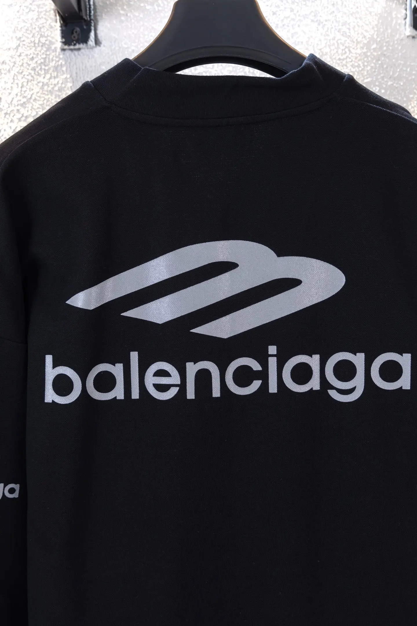Skiwear Logo-Print V-Neck Long-Sleeve T-Shirt D14812661 — view 5
