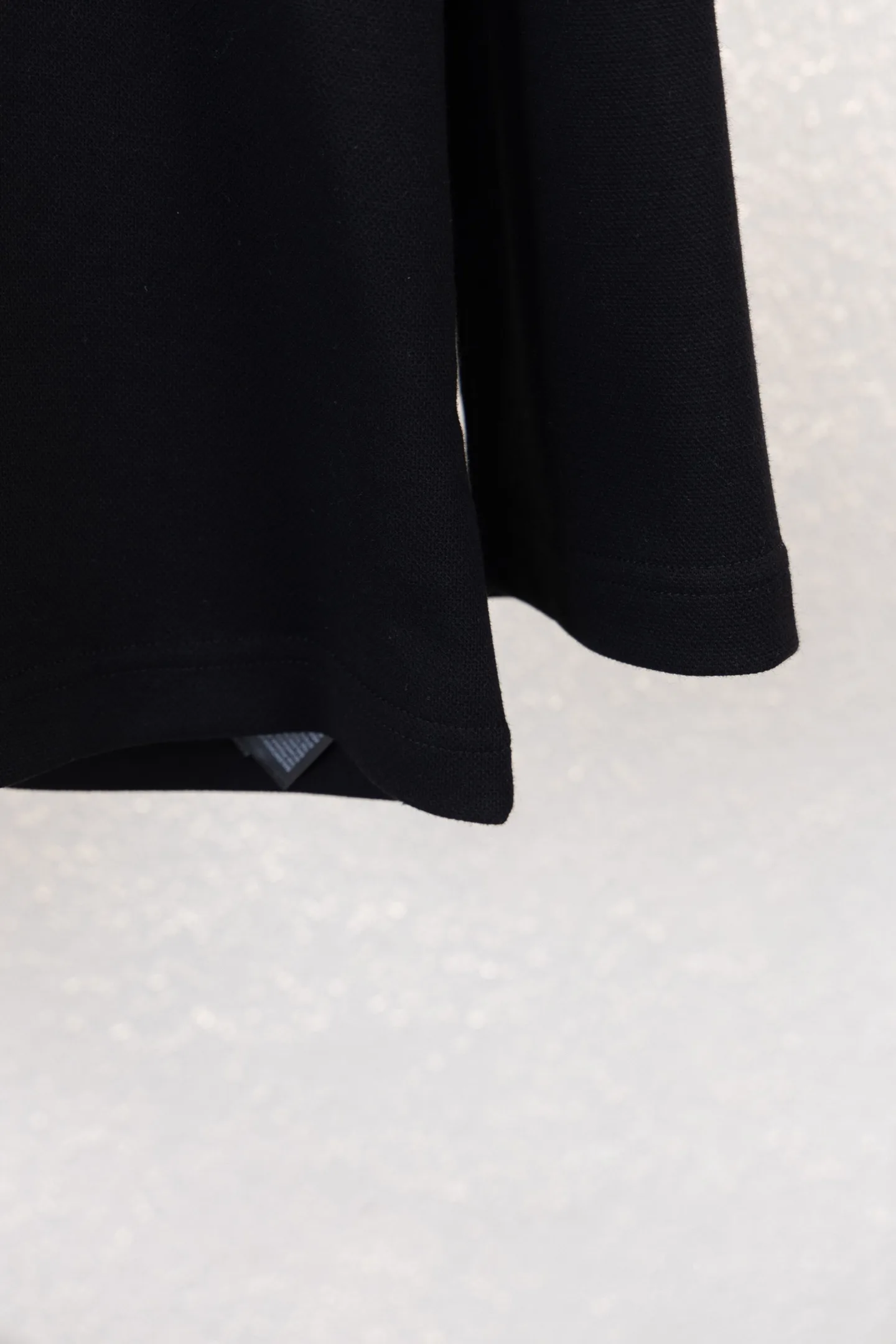 Skiwear Logo-Print V-Neck Long-Sleeve T-Shirt D14812661 — view 9