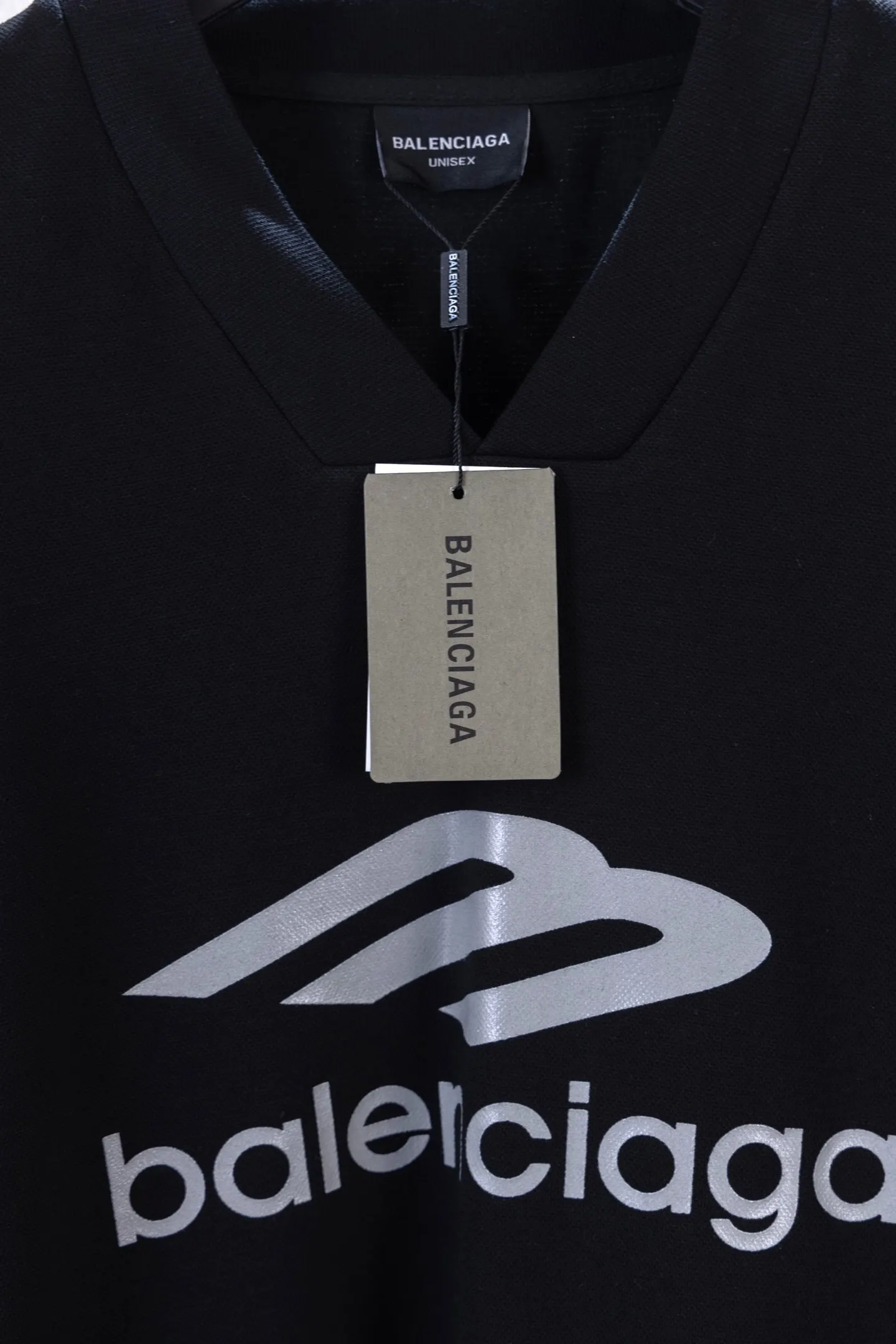 Skiwear Logo-Print V-Neck Long-Sleeve T-Shirt D14812661 — view 12