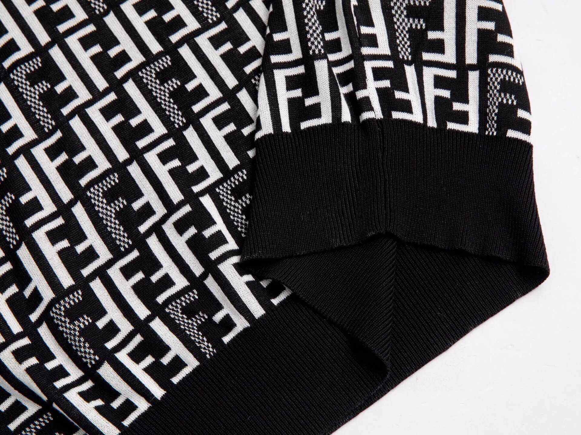 FF Monogram Jacquard Knit T-Shirt D15016514 — view 9