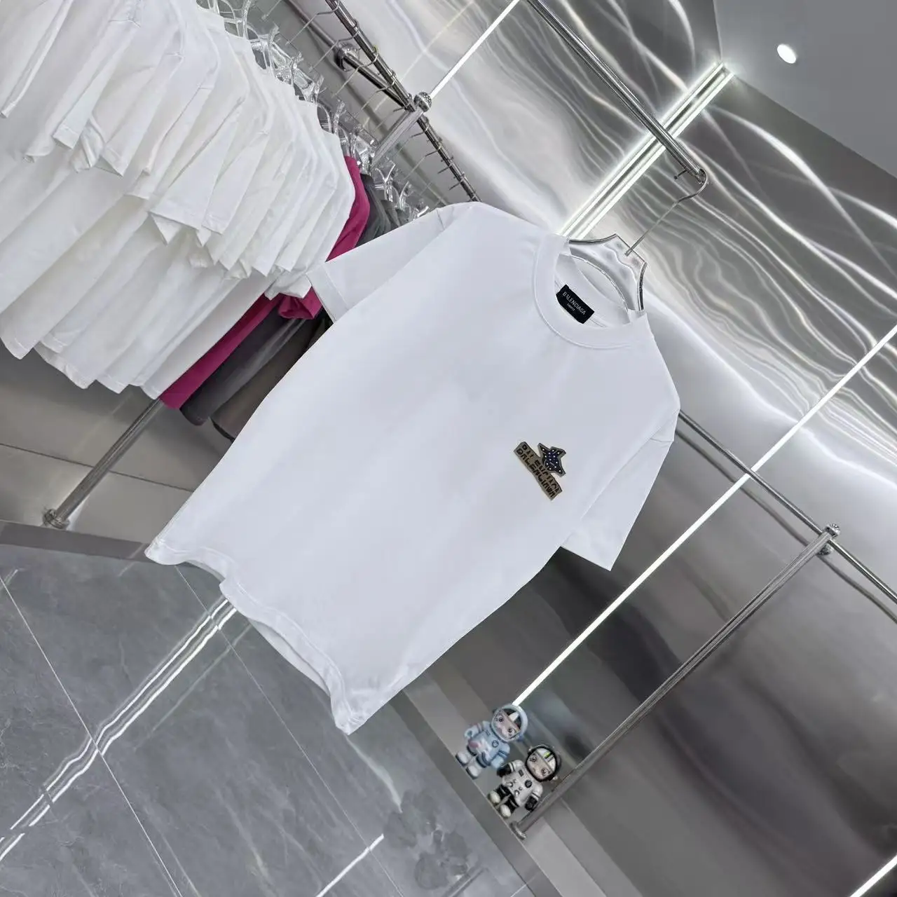 Embellished Logo Patch Cotton T-Shirt D15014364 — view 2