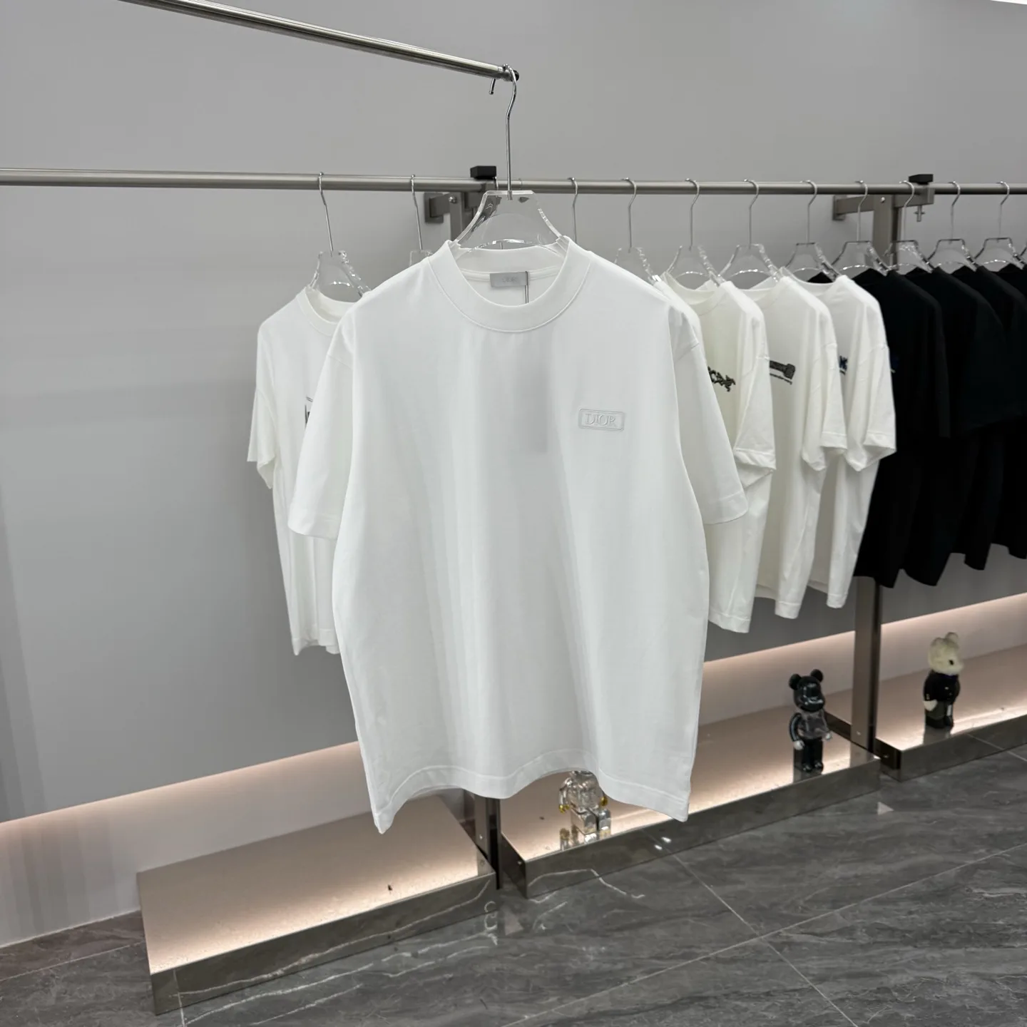 Logo Patch Relaxed Crew-Neck T-Shirt D15014259