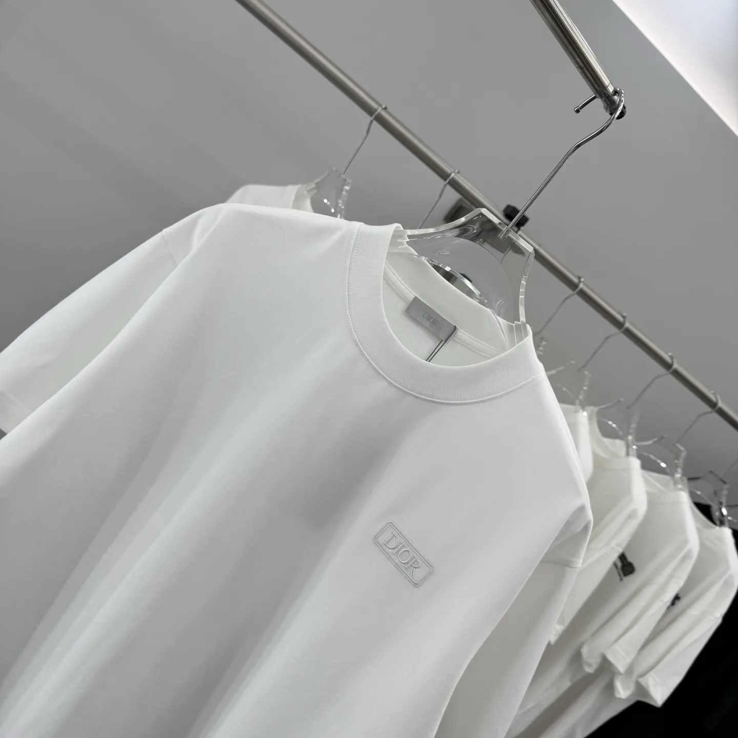 Logo Patch Relaxed Crew-Neck T-Shirt D15014259 — view 3