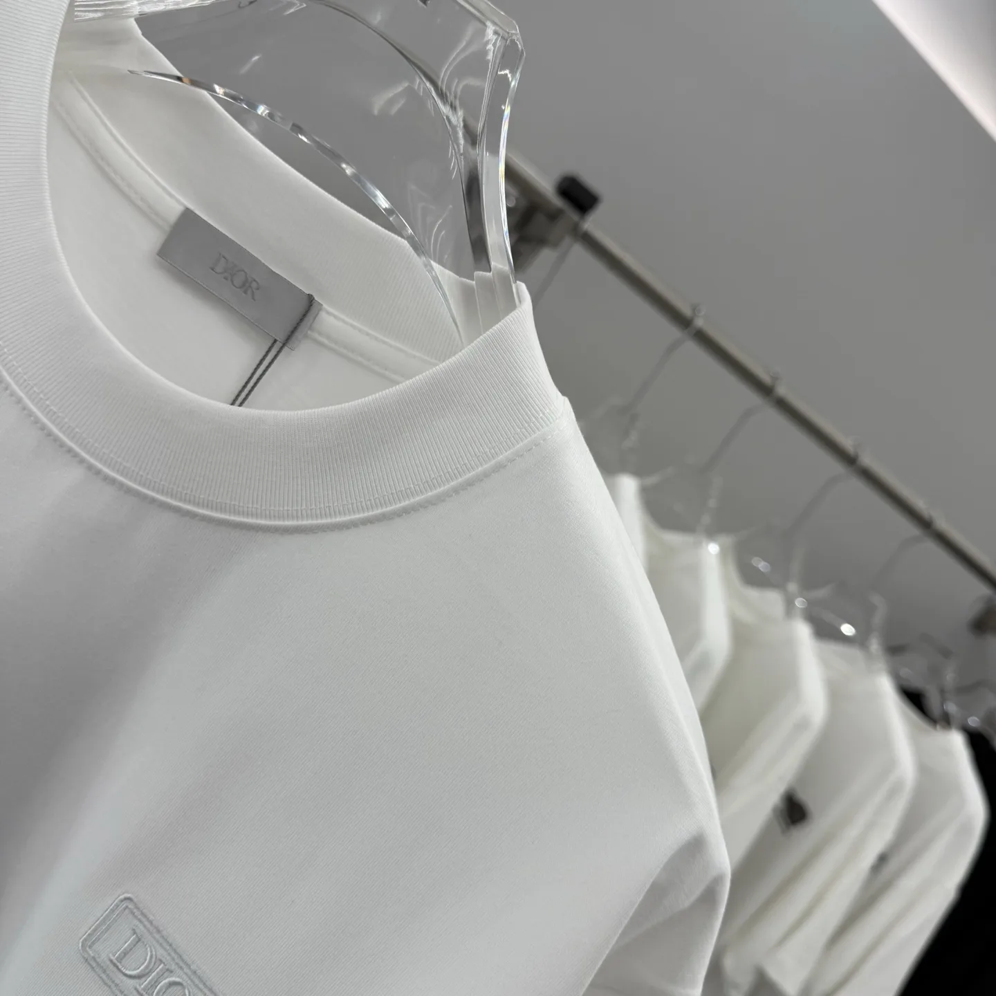 Logo Patch Relaxed Crew-Neck T-Shirt D15014259 — view 4
