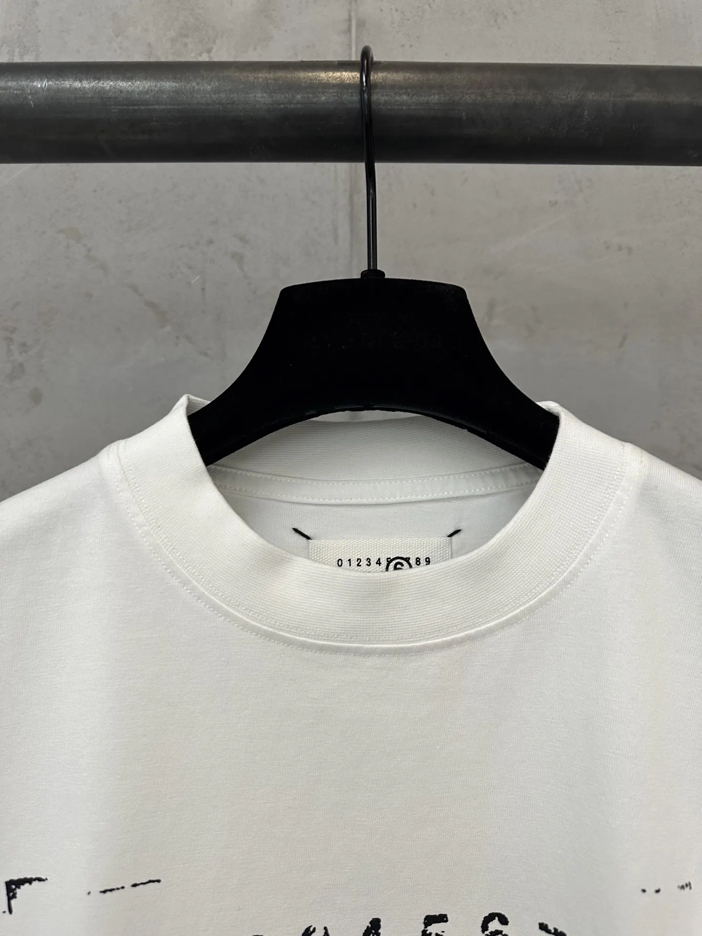 Distressed Logo Print Sleeveless T-Shirt D15011741 — view 5