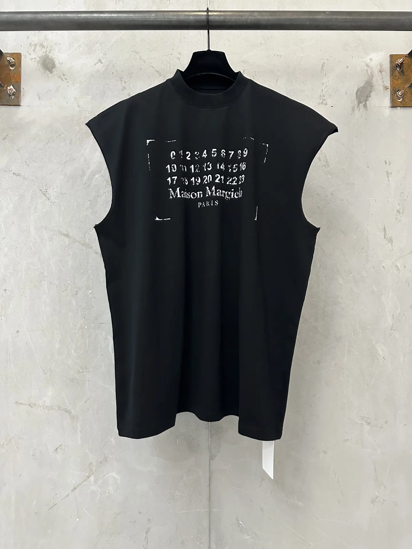 Maison Margiela Distorted Logo Print Sleeveless T-Shirt D16511742