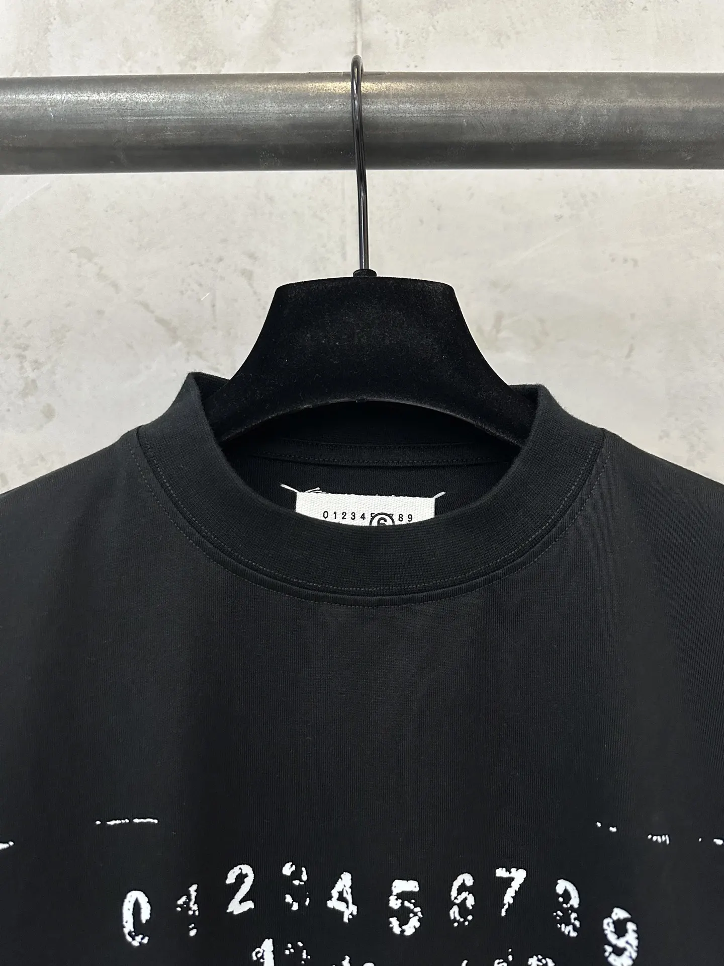 Maison Margiela Distorted Logo Print Sleeveless T-Shirt D16511742 — view 5