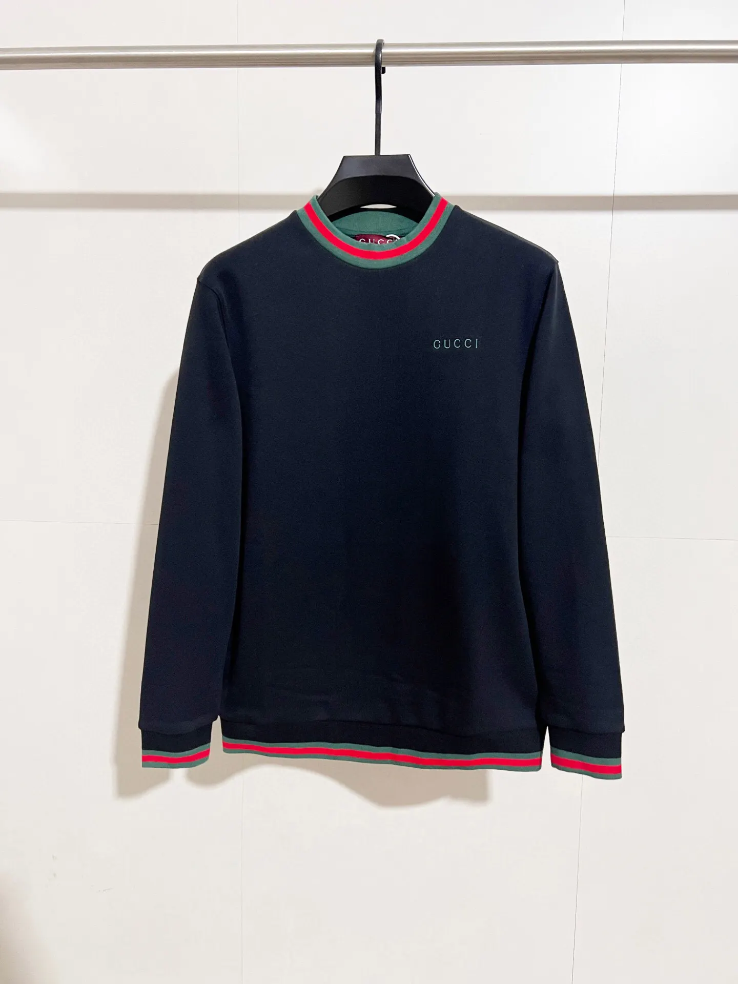Web-Stripe Trim Logo Sweatshirt D15016445 — view 2