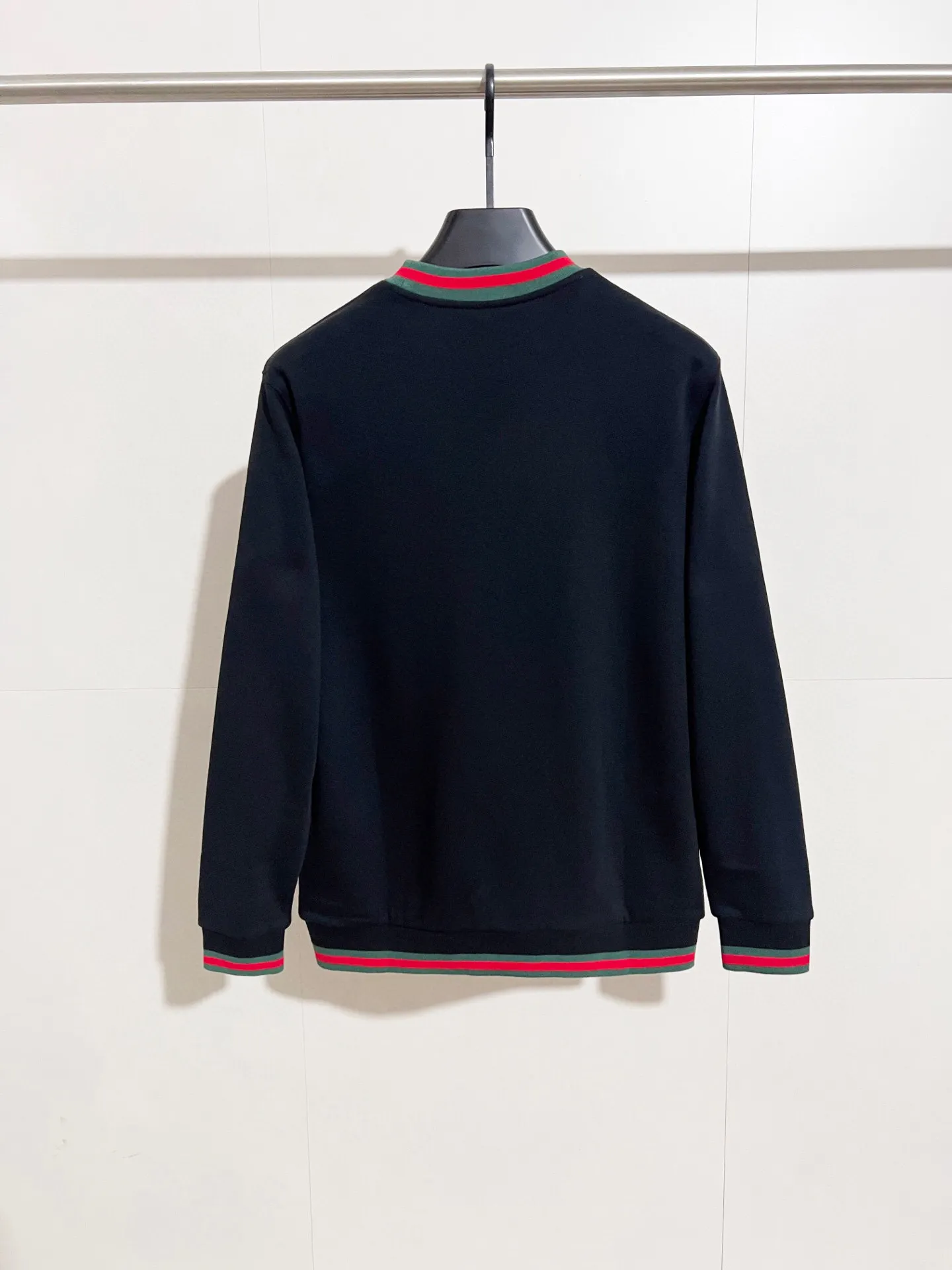 Web-Stripe Trim Logo Sweatshirt D15016445 — view 3