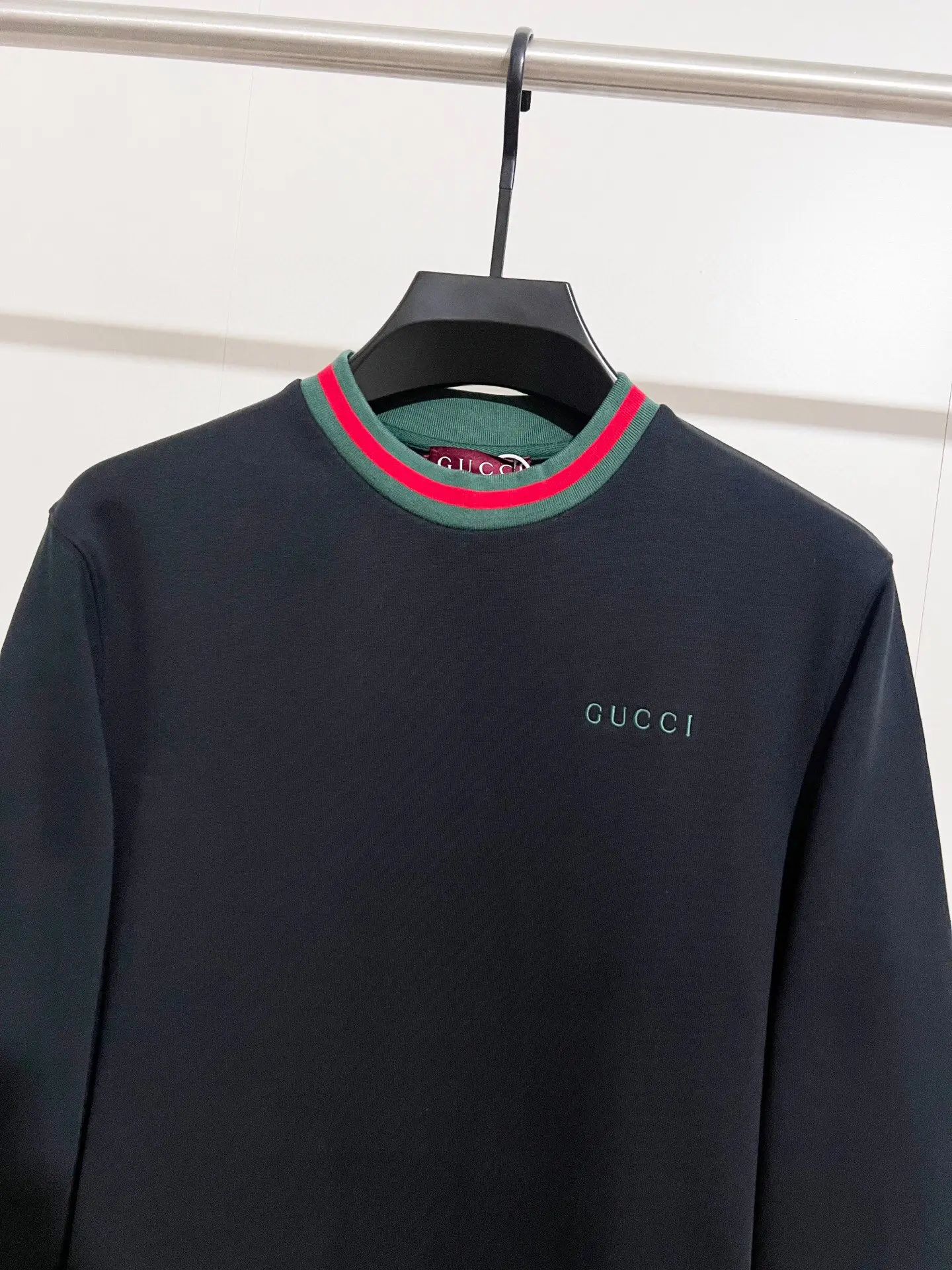 Web-Stripe Trim Logo Sweatshirt D15016445 — view 6