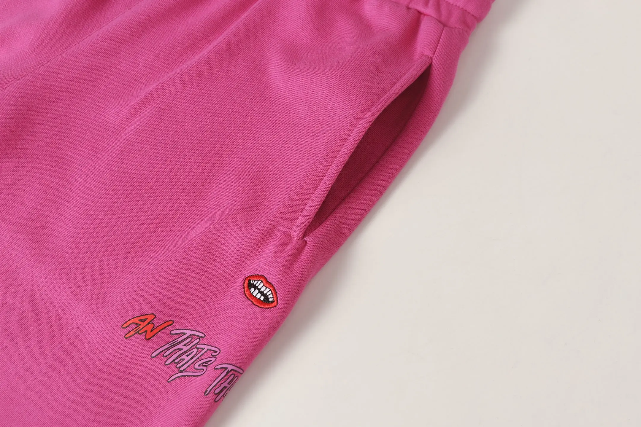 Graffiti Print Wide-Leg Sweatpants D15513944 — view 6