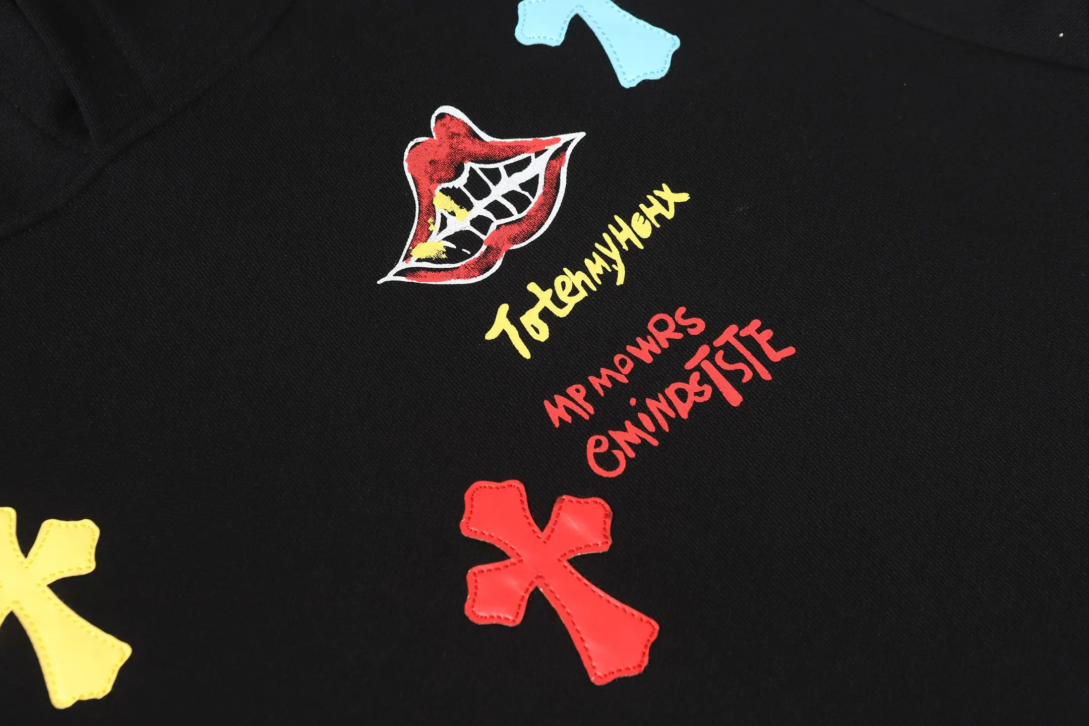 Graffiti Print Cross Patch Hoodie D16013871 — view 6
