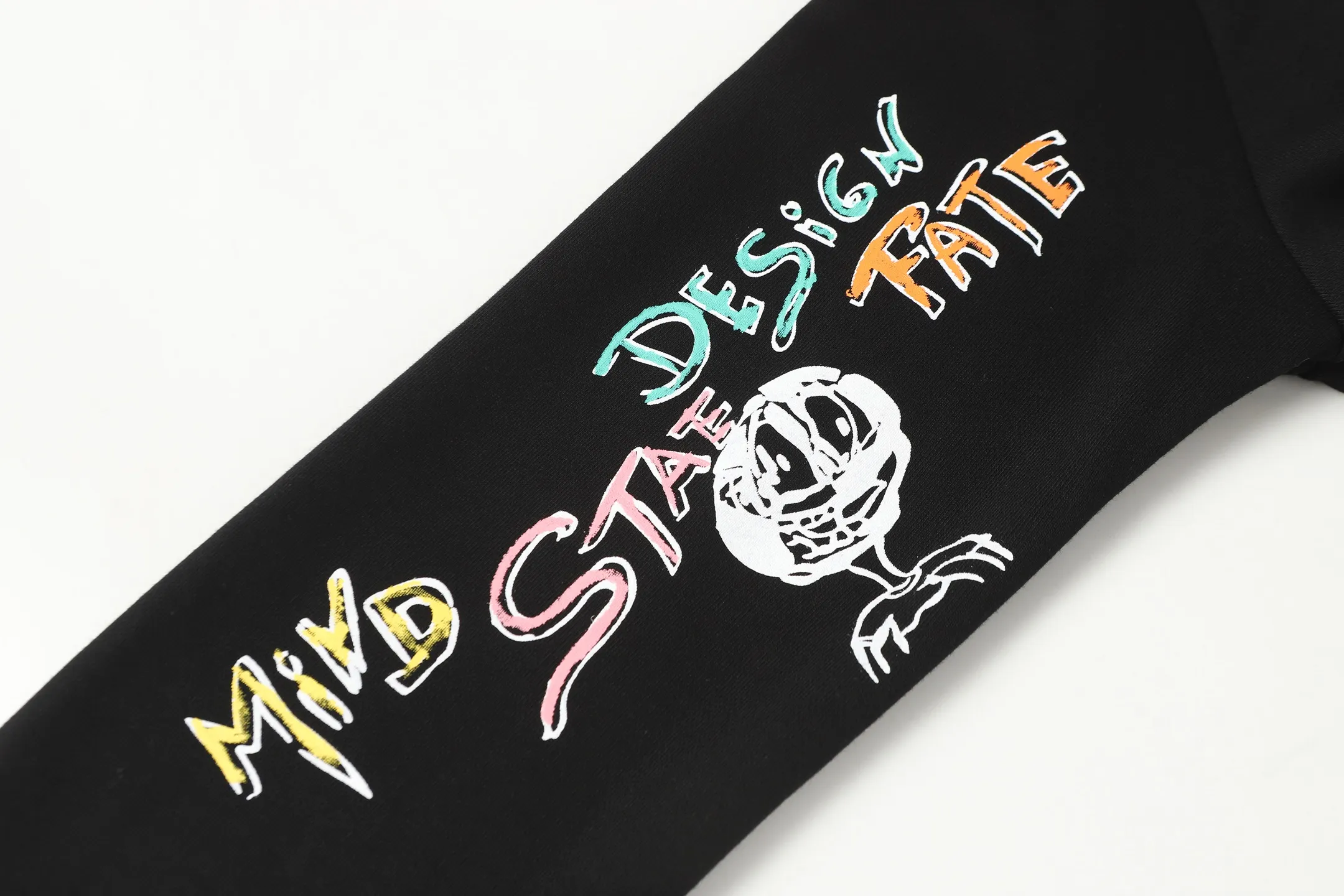 Graffiti Print Cross Patch Hoodie D16013871 — view 9