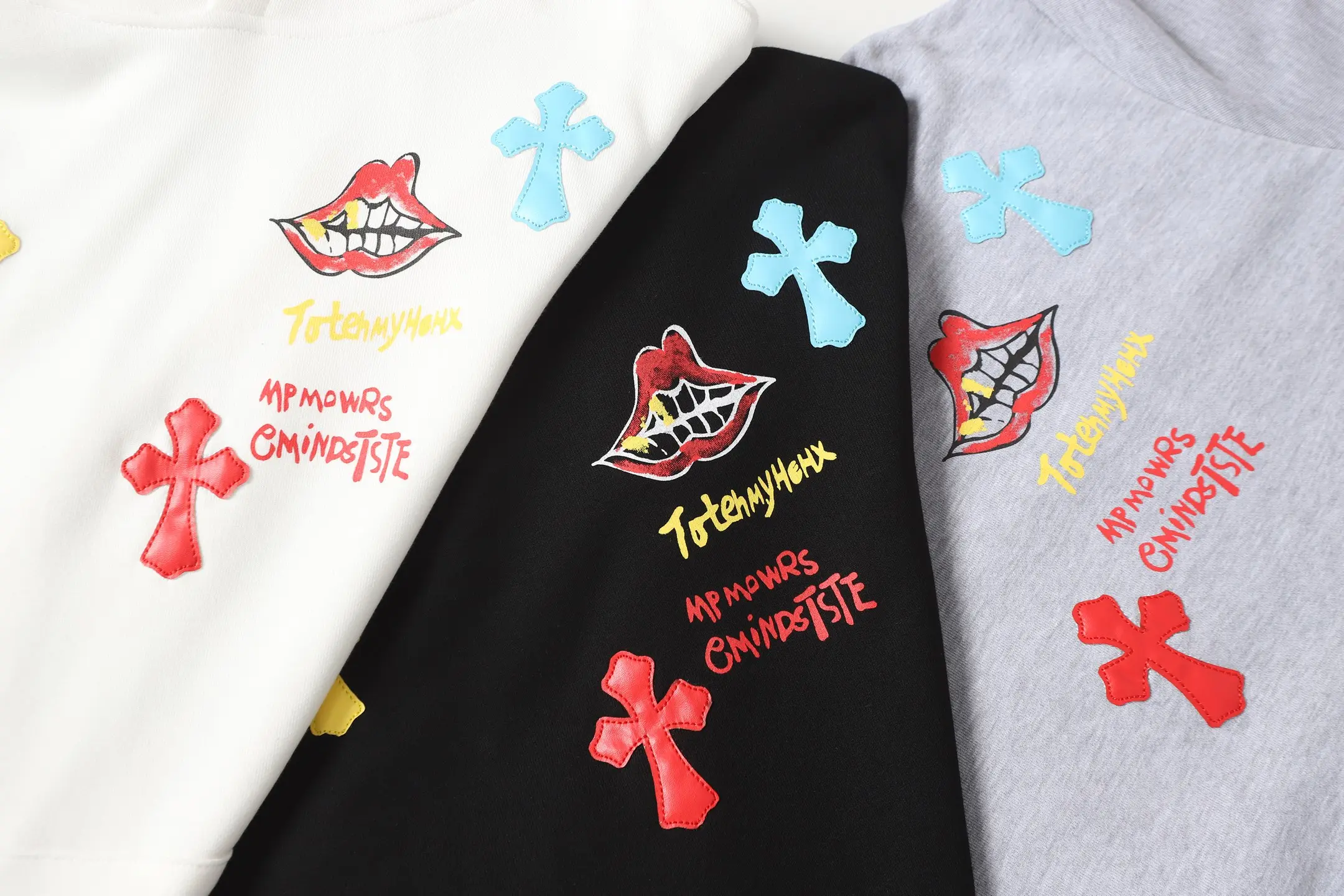 Graffiti Print Cross Patch Hoodie D16013872 — view 2