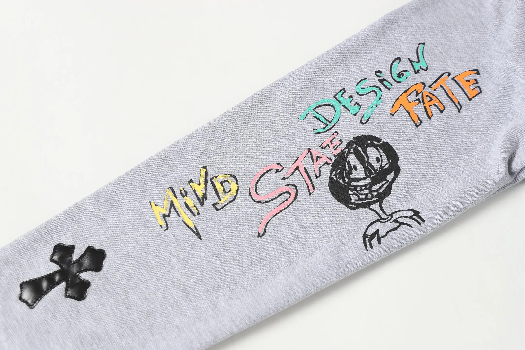 Graffiti Print Cross Patch Hoodie D16013869 — view 13