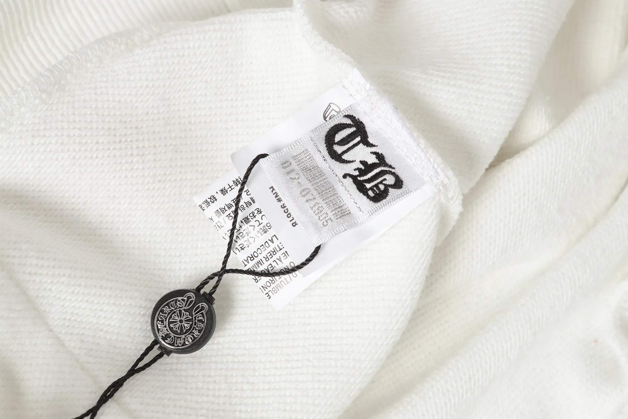 Graffiti Print Cross Patch Hoodie D16013870 — view 9