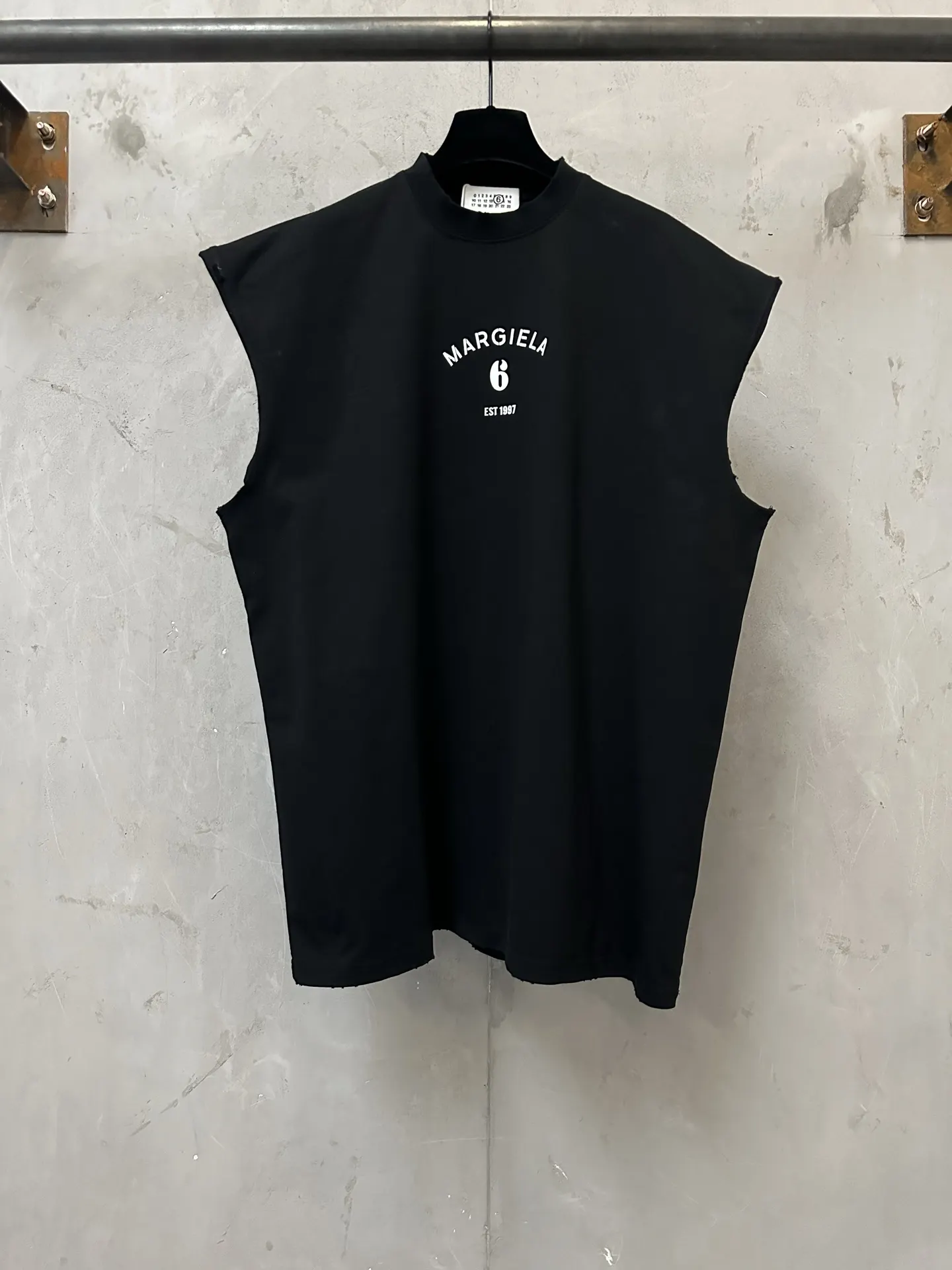 MM6 Logo Print Sleeveless T-Shirt D16011593