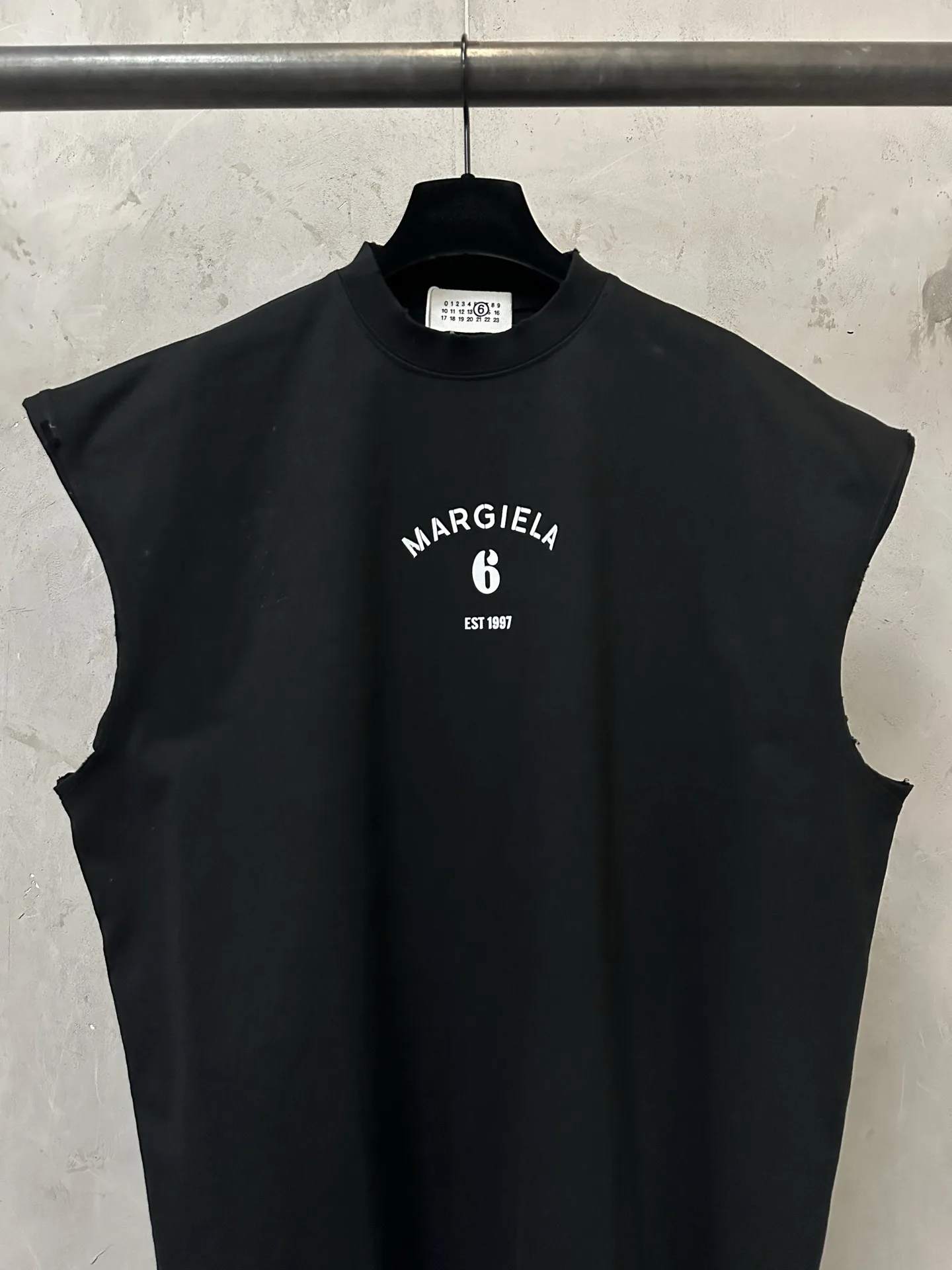 MM6 Logo Print Sleeveless T-Shirt D16011593 — view 3