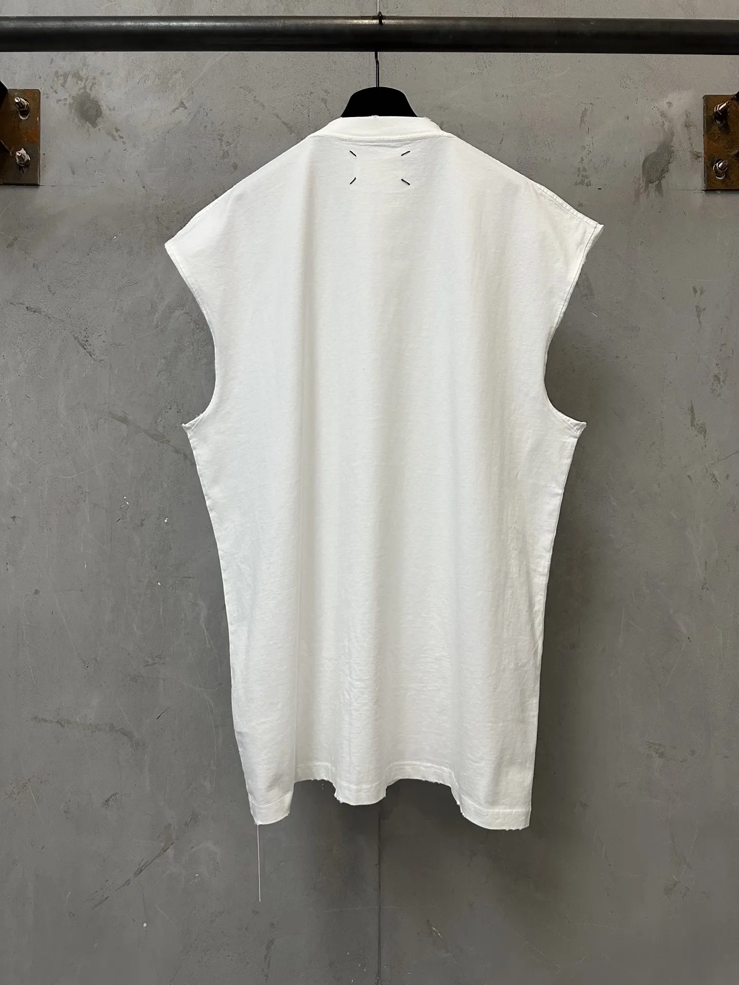 Numeric Logo Print Sleeveless T-Shirt D16011605 — view 2