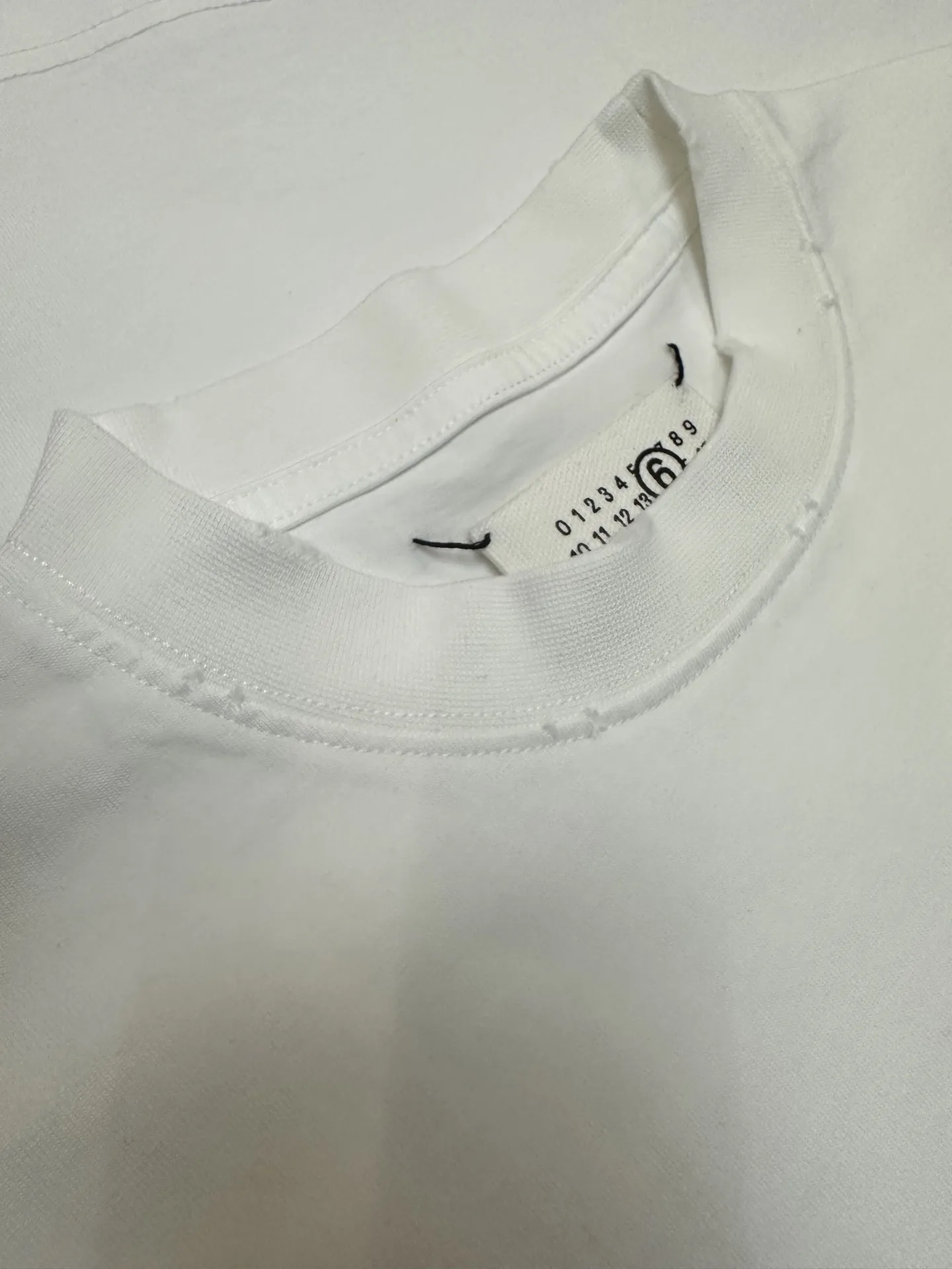 Numeric Logo Print Sleeveless T-Shirt D16011605 — view 5