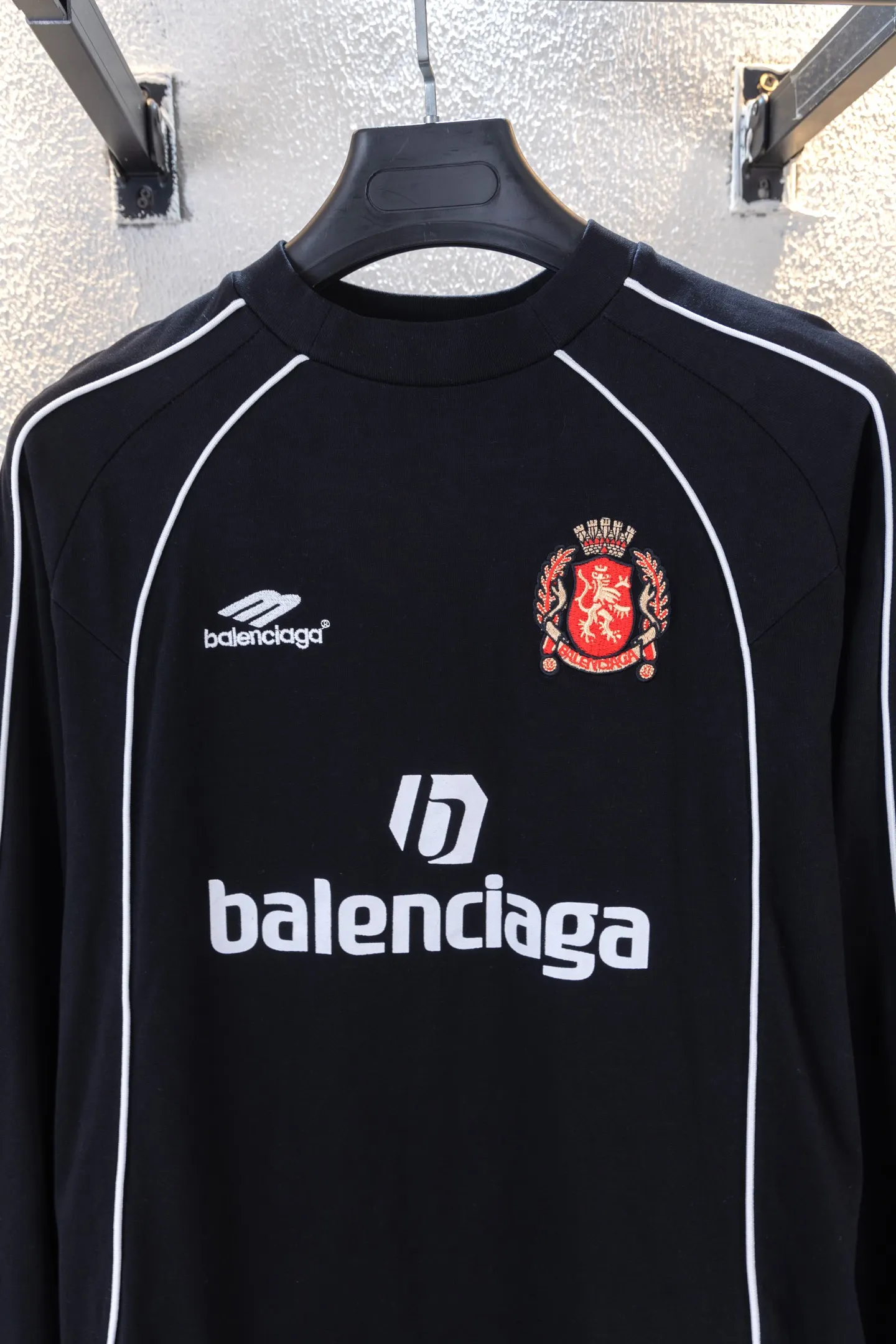 Embroidered Logo Long-Sleeve Jersey D16512665 — view 3