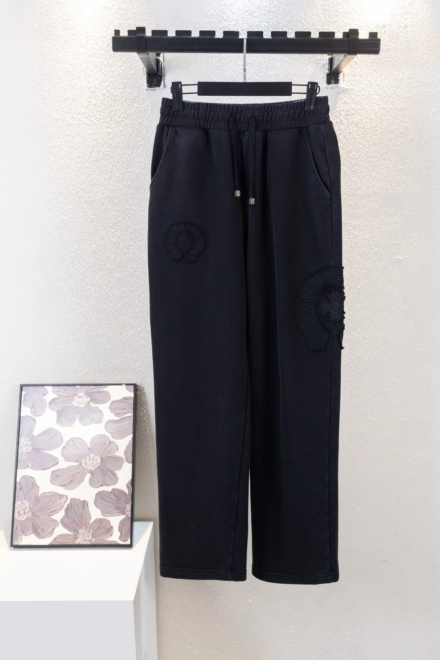 Horshoe Patch Embroidered Sweatpants D16512654