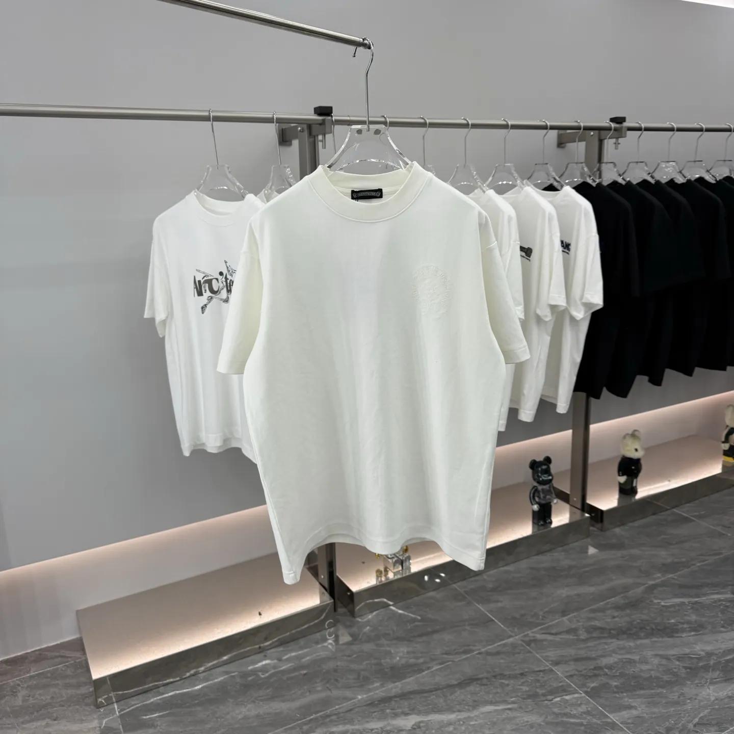 Laser-Cut Logo Crew-Neck T-Shirt D16514256
