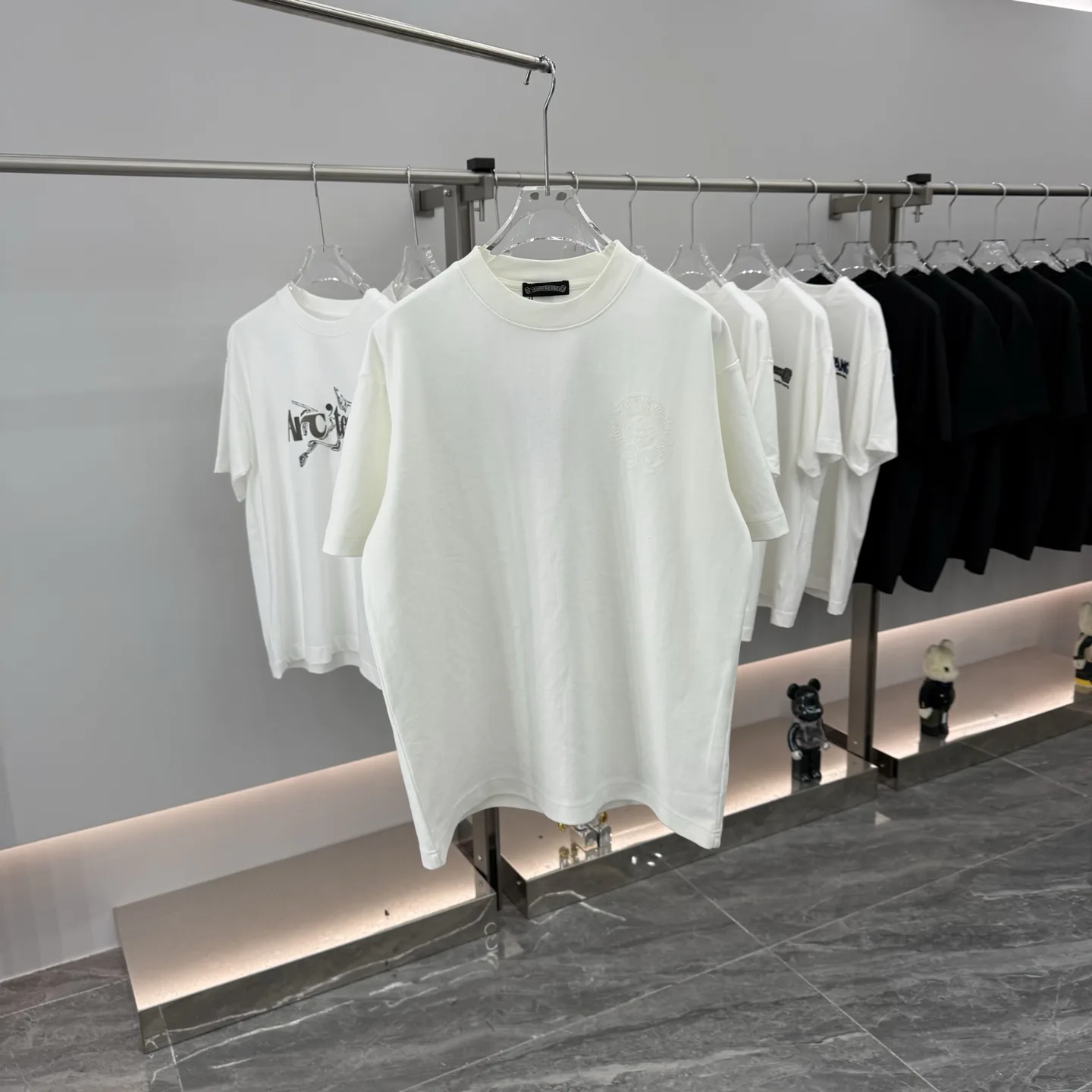Laser-Cut Logo Crew-Neck T-Shirt D16514256