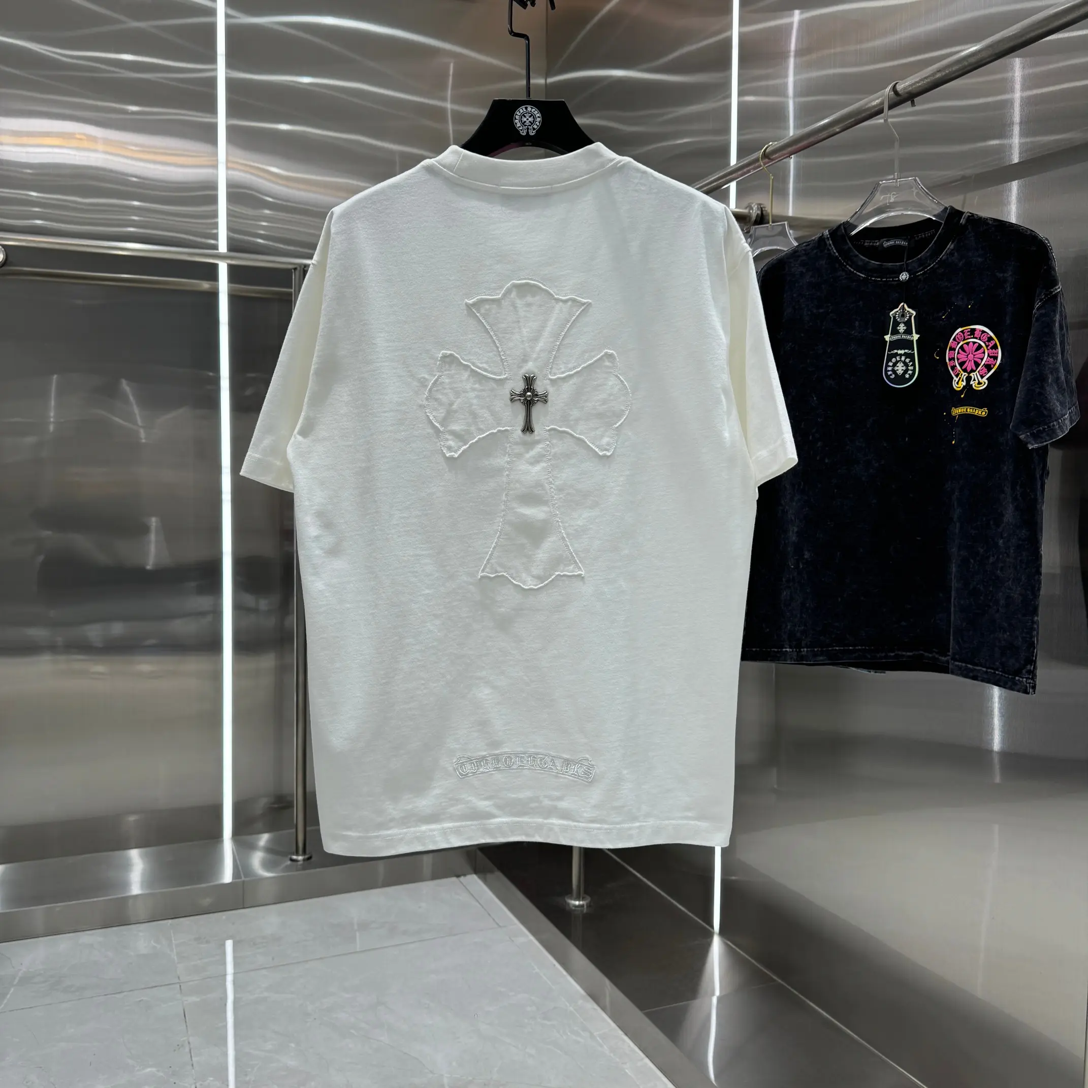 Cross Patch Embroidered Cotton T-Shirt D17014220 — view 2