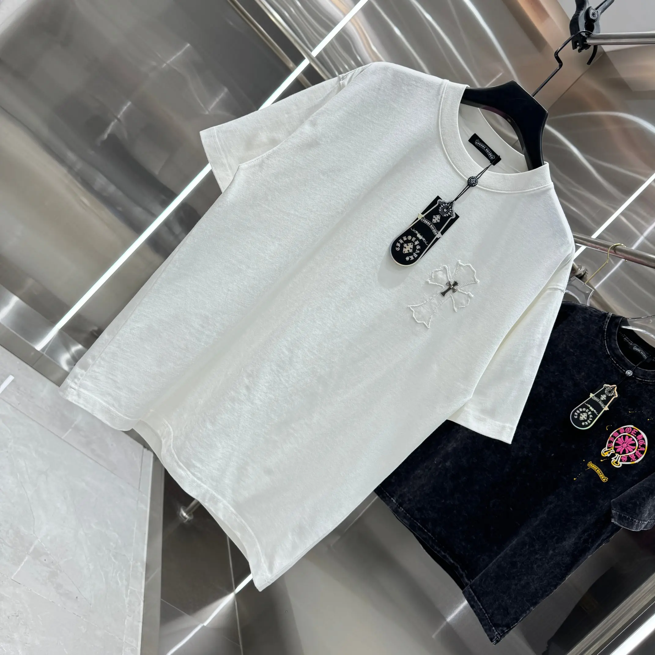 Cross Patch Embroidered Cotton T-Shirt D17014220 — view 3