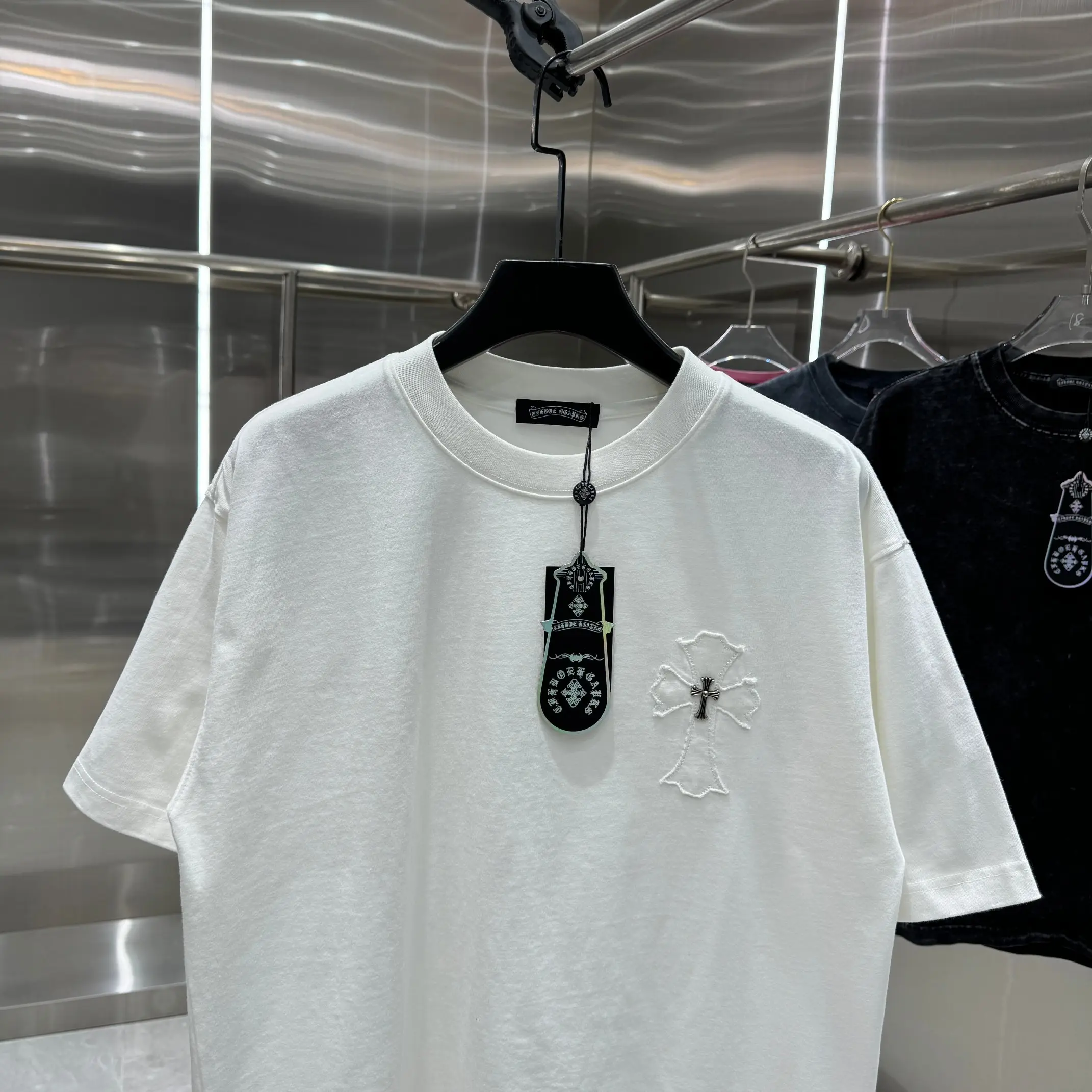 Cross Patch Embroidered Cotton T-Shirt D17014220 — view 6