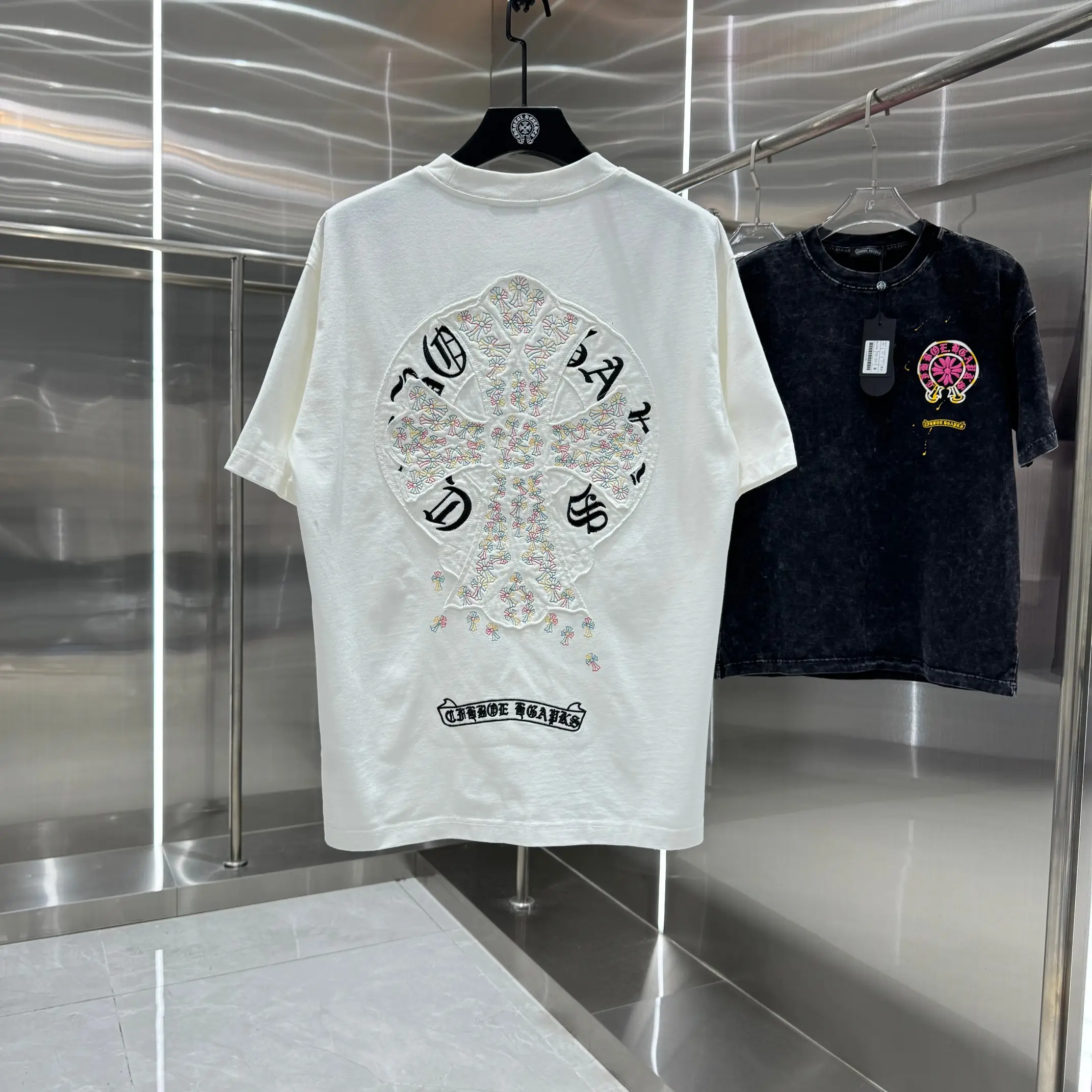 Embroidered Cross Patch Cotton T-Shirt D17014234 — view 2