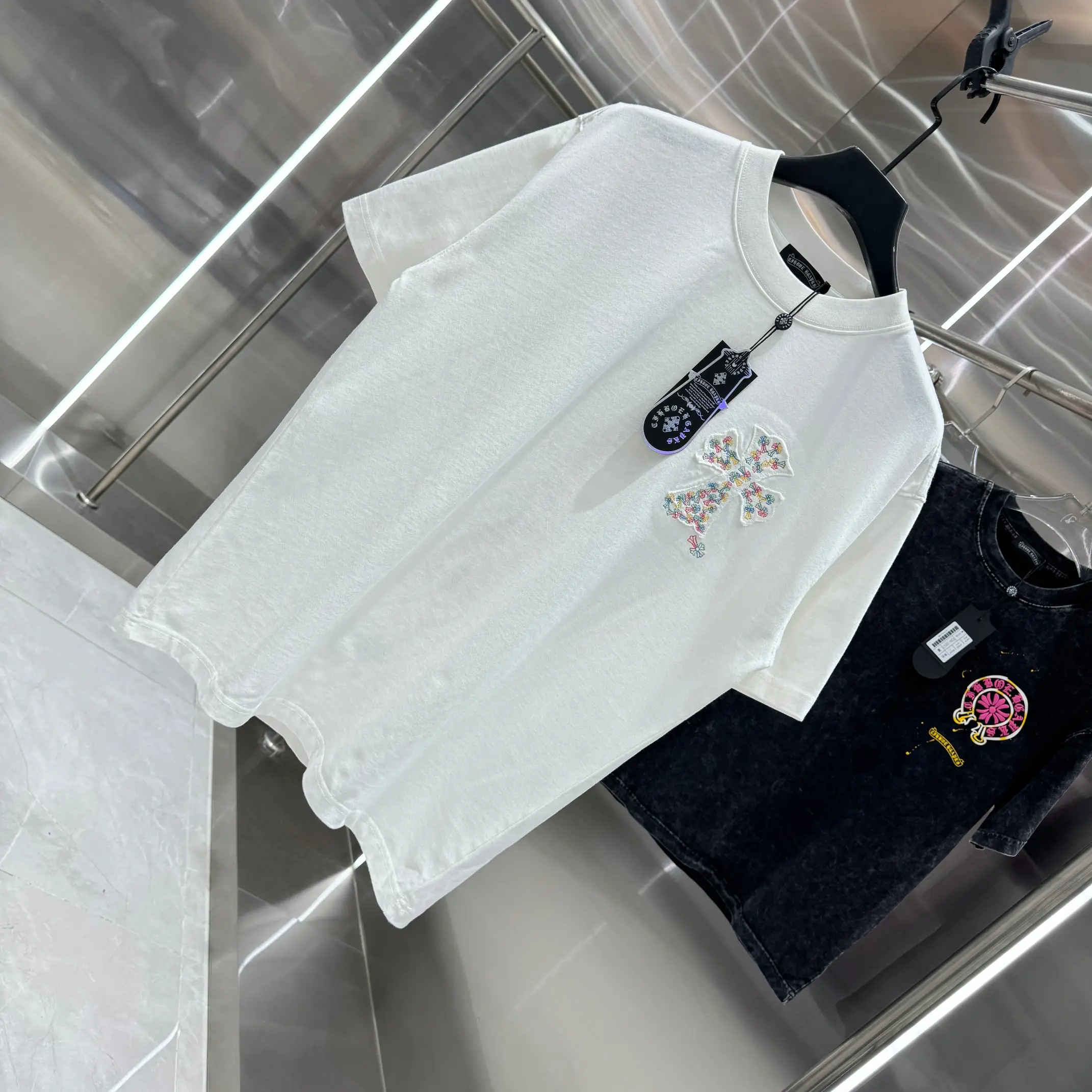 Embroidered Cross Patch Cotton T-Shirt D17014234 — view 3