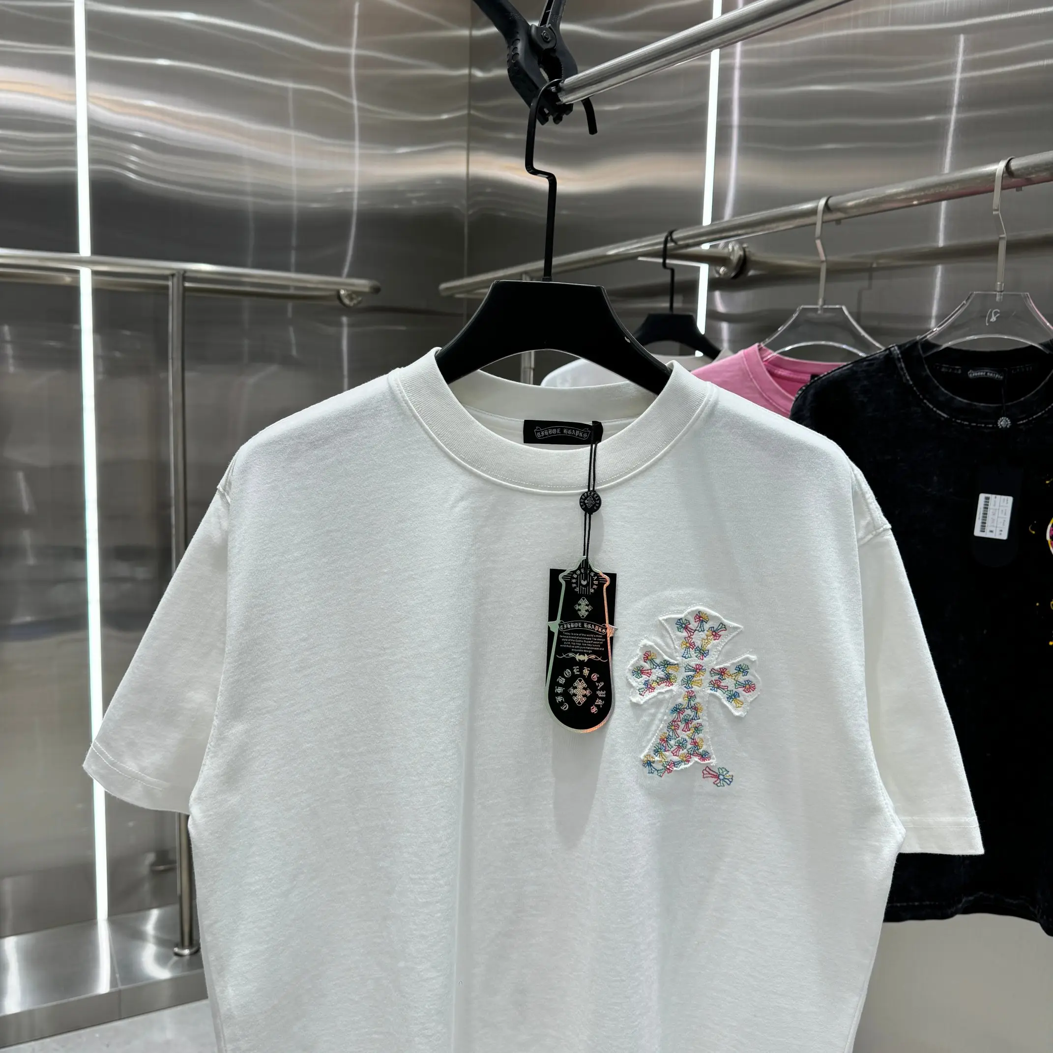 Embroidered Cross Patch Cotton T-Shirt D17014234 — view 6