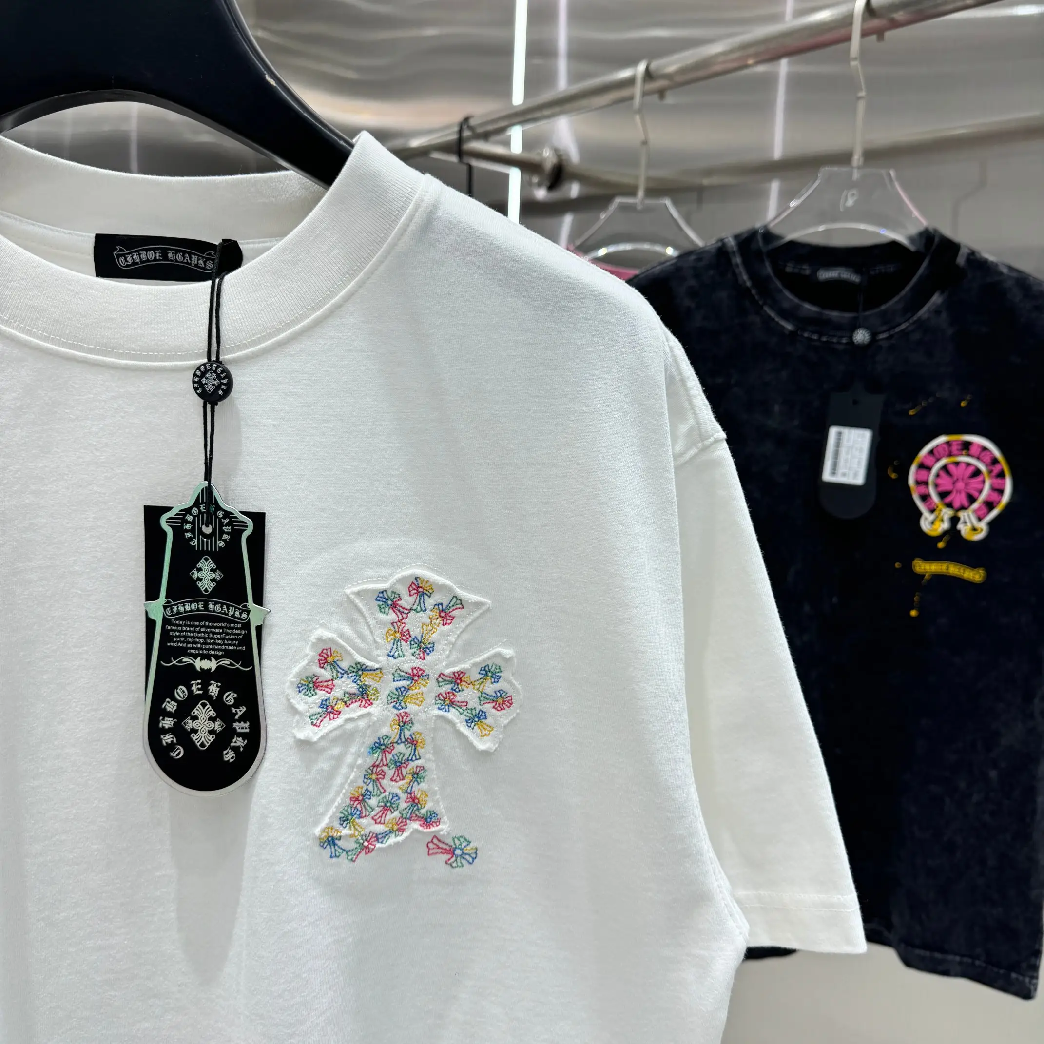 Embroidered Cross Patch Cotton T-Shirt D17014234 — view 7