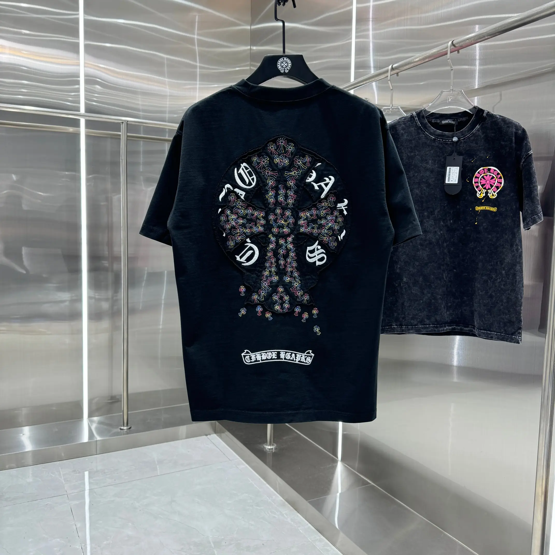 Embroidered Cross Patch Cotton T-Shirt D17014235 — view 2