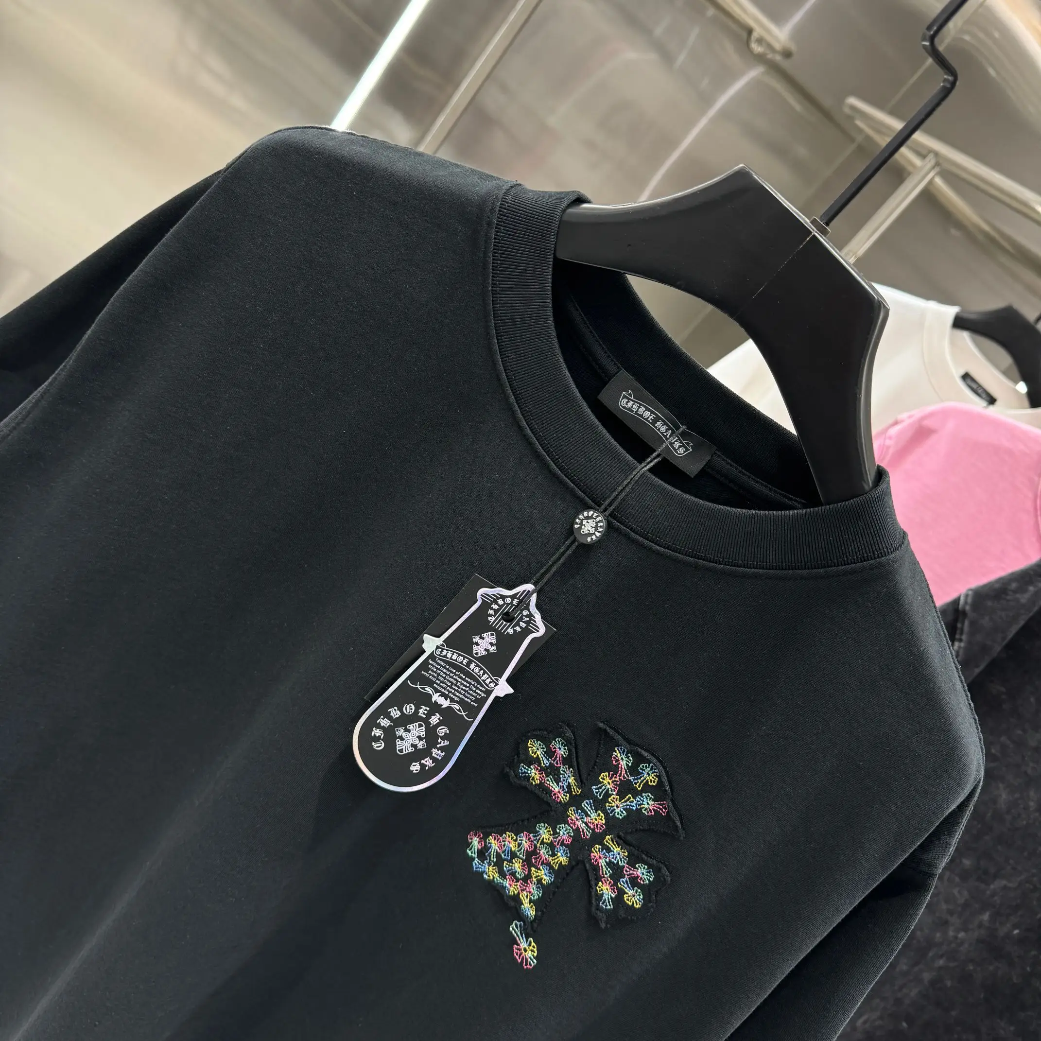 Embroidered Cross Patch Cotton T-Shirt D17014235 — view 4